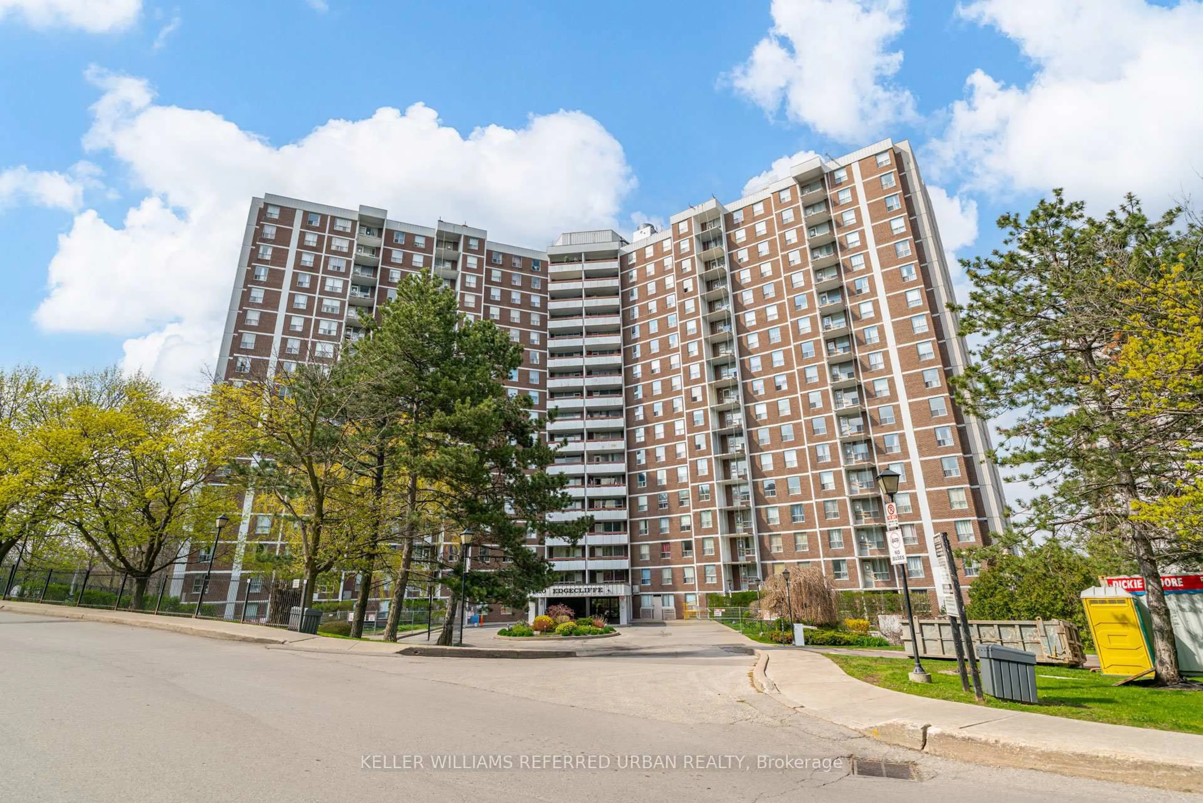 A pic from outside/outdoor area/front of a property/back of a property/a pic from drone, street for 10 Edgecliff Gfwy #1417, Toronto Ontario M3C 3A3