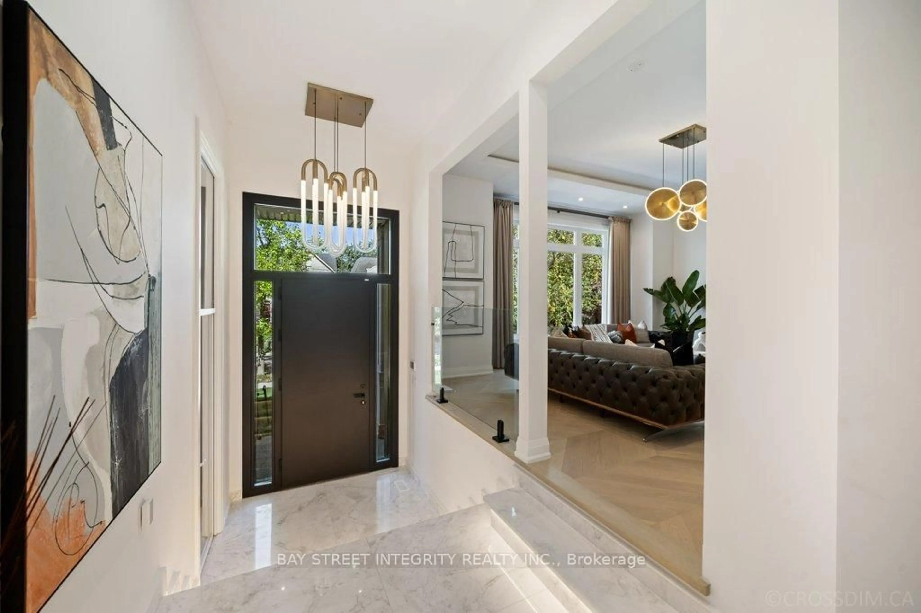 Indoor entryway for 207 Ellerslie Ave, Toronto Ontario M2N 1Y3