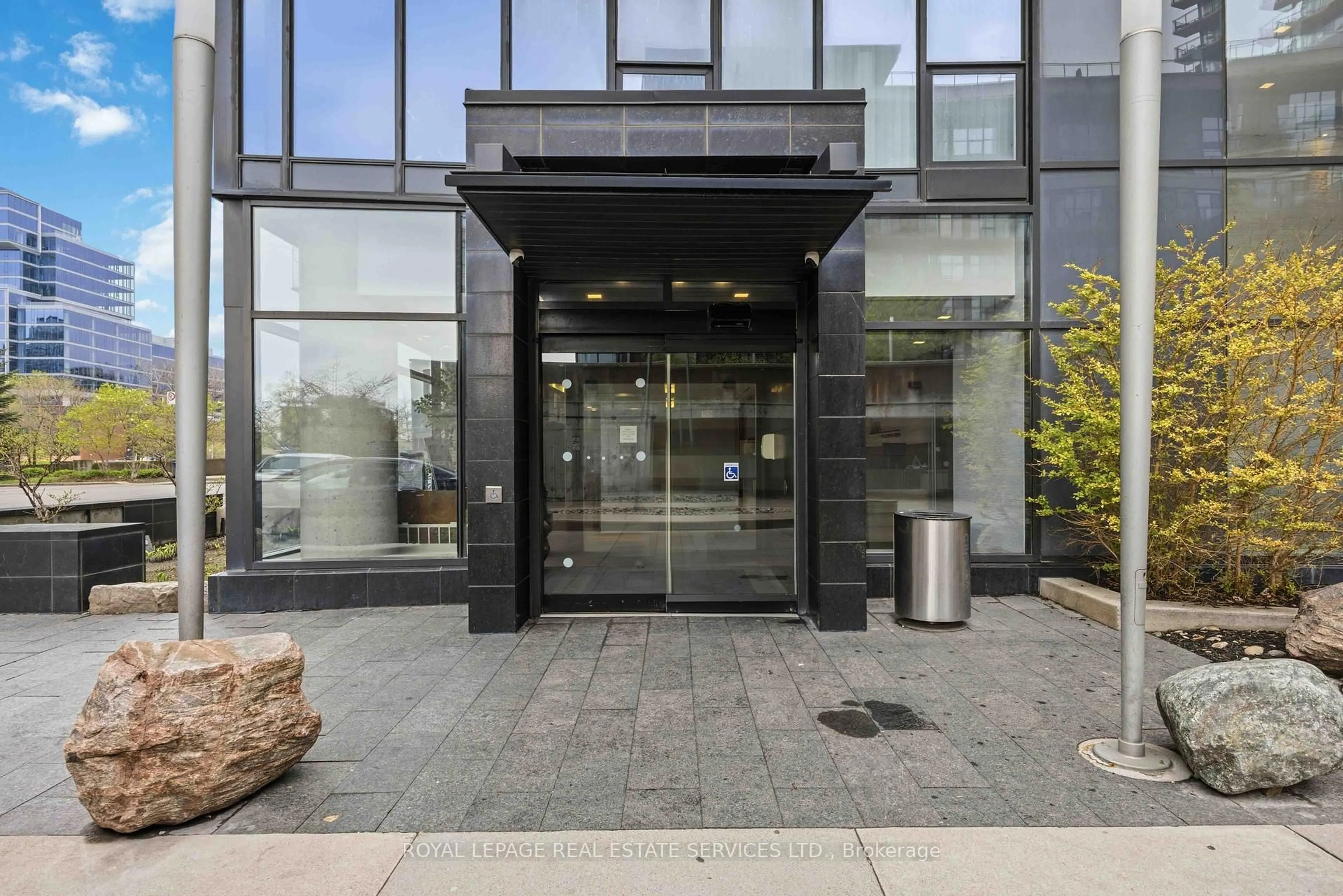 Indoor foyer for 25 Capreol Crt #2507, Toronto Ontario M5V 3Z7