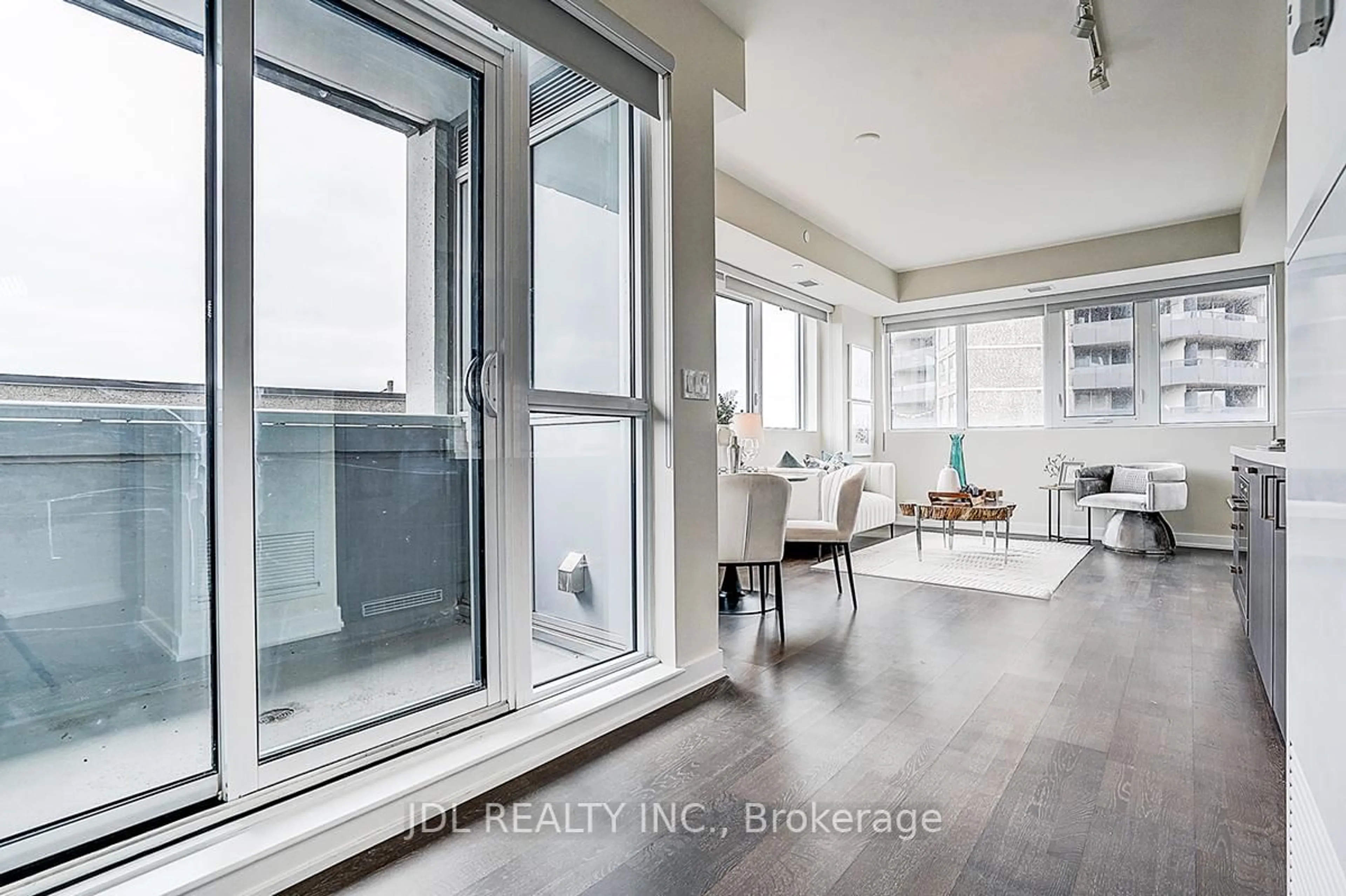 Unknown for 501 St. Clair Ave #315, Toronto Ontario M5P 0A2