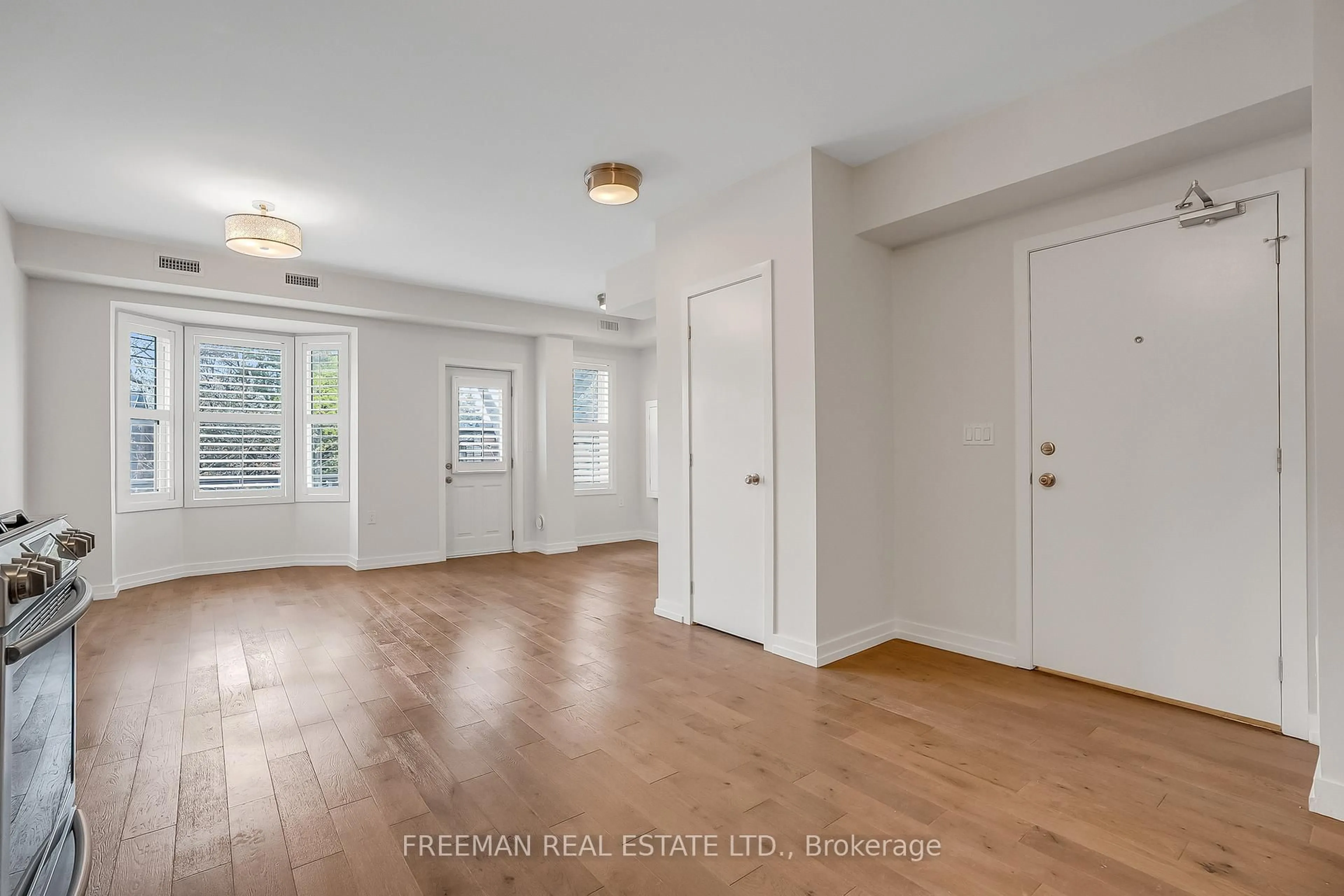 A pic of a room for 12 Arlington Ave, Toronto Ontario M6G 3K8