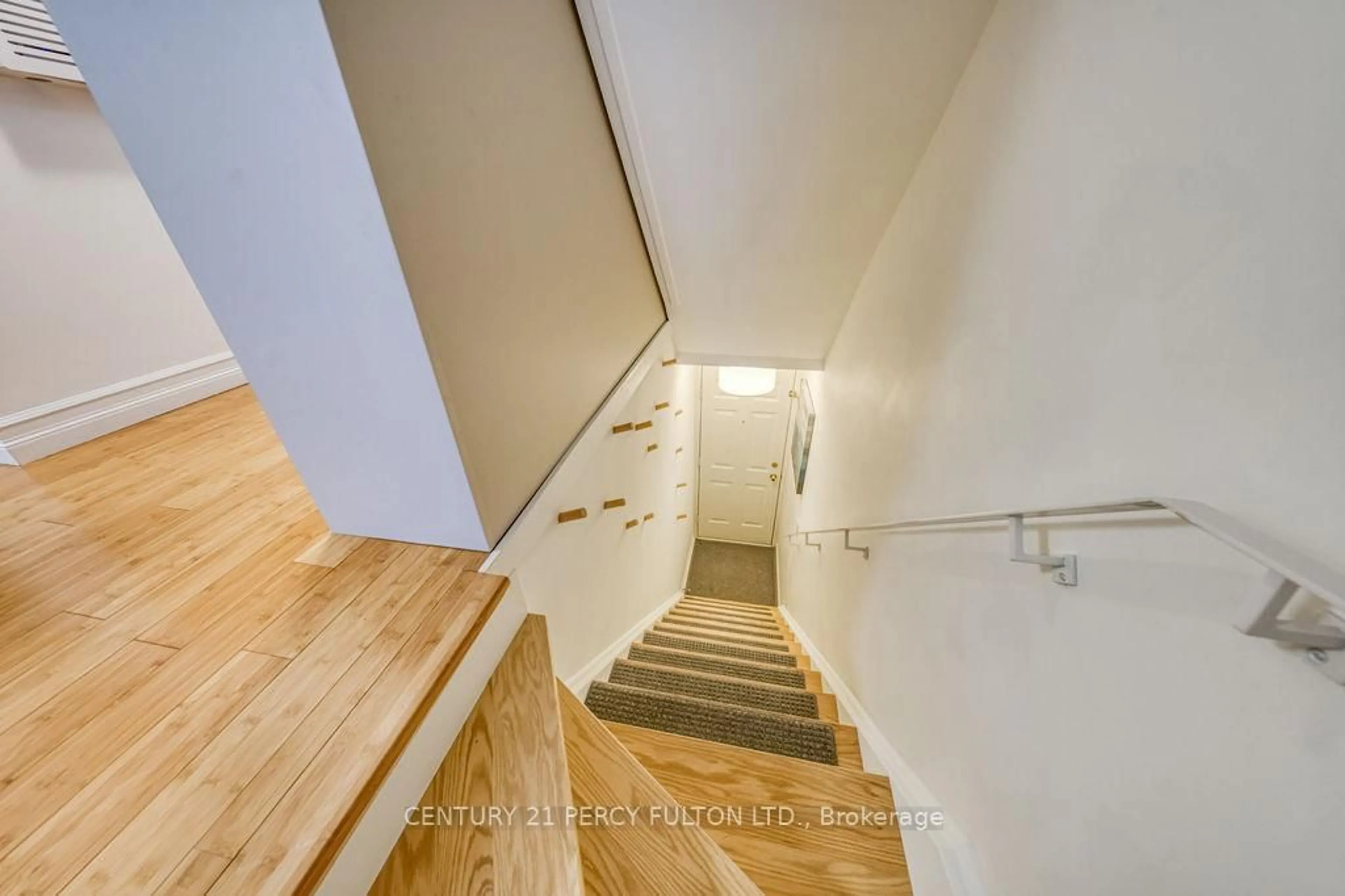Stairs for 228 St. George St #TH 15, Toronto Ontario M5R 2N5