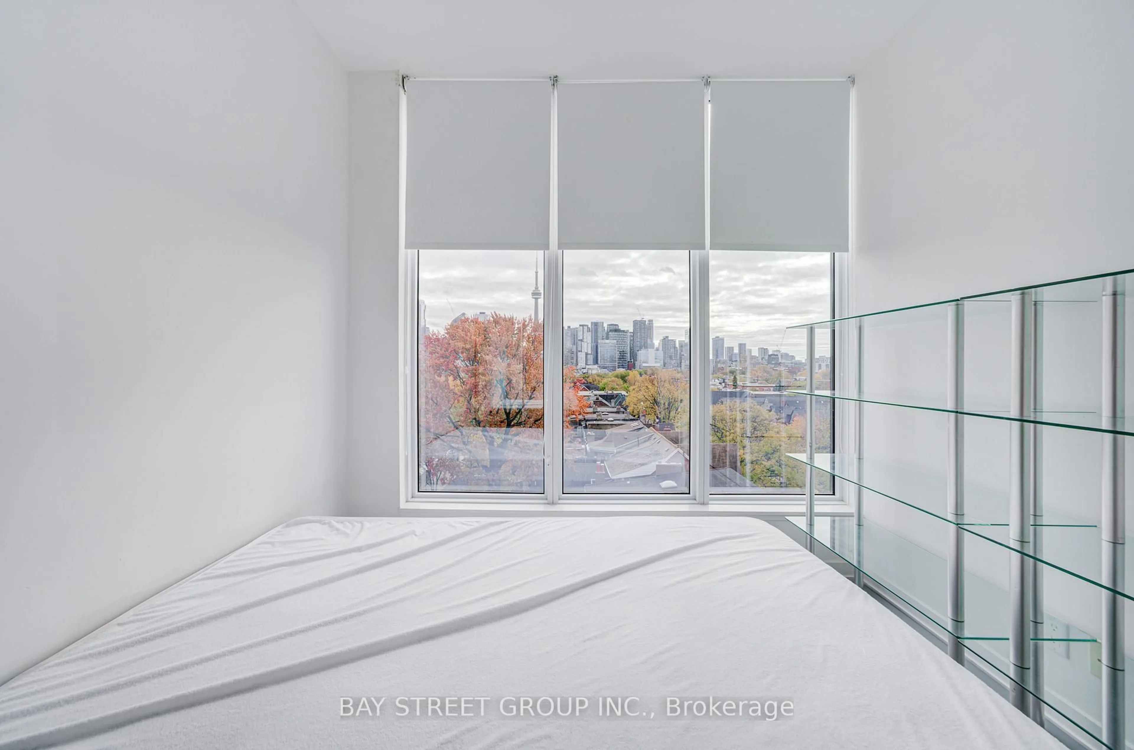 Unknown for 203 College St #612, Toronto Ontario M5T 1P9