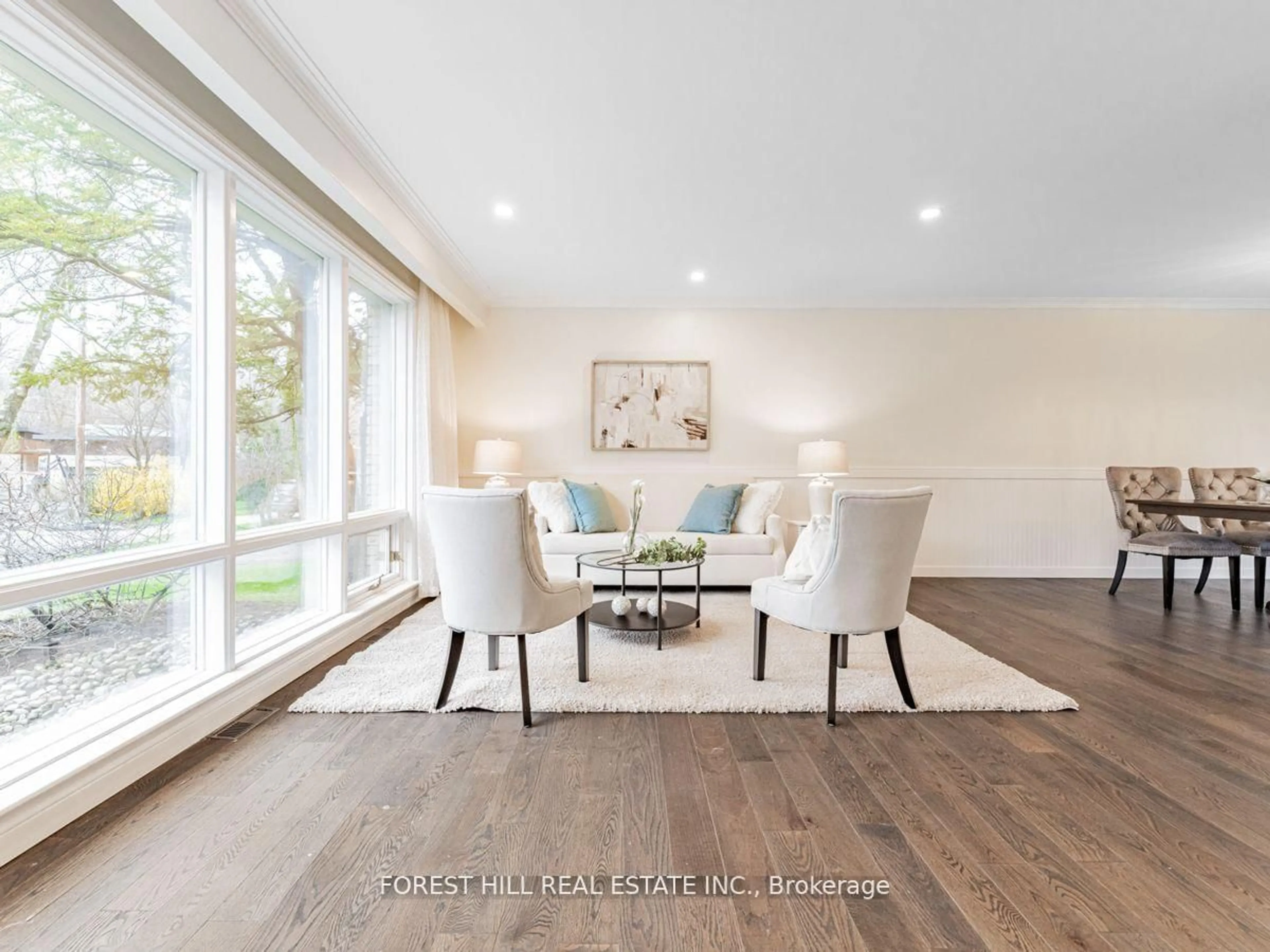Living room with furniture, wood/laminate floor for 137 Citation Dr, Toronto Ontario M2K 1T3