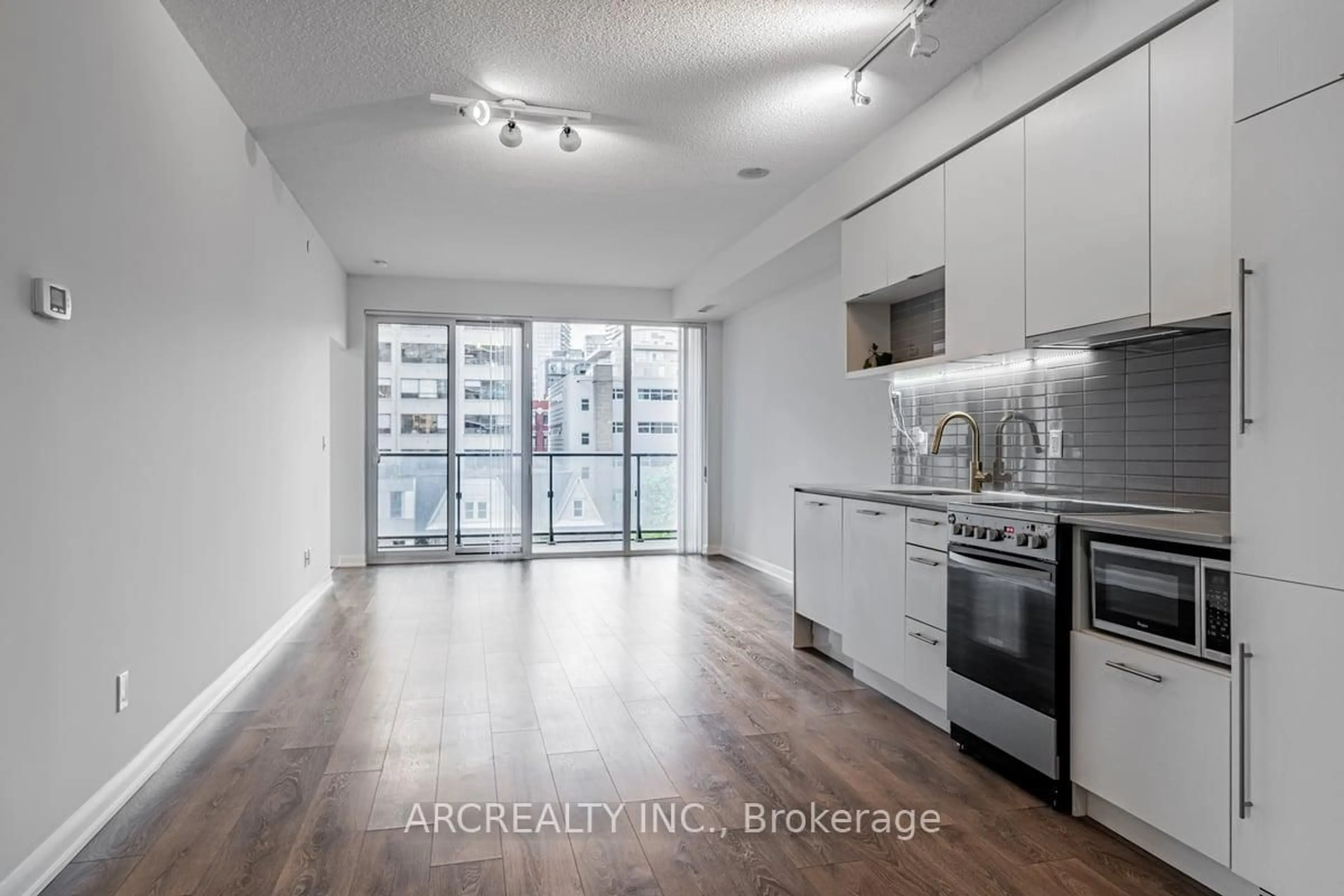 Unknown for 435 Richmond St #404, Toronto Ontario M5V 0N3