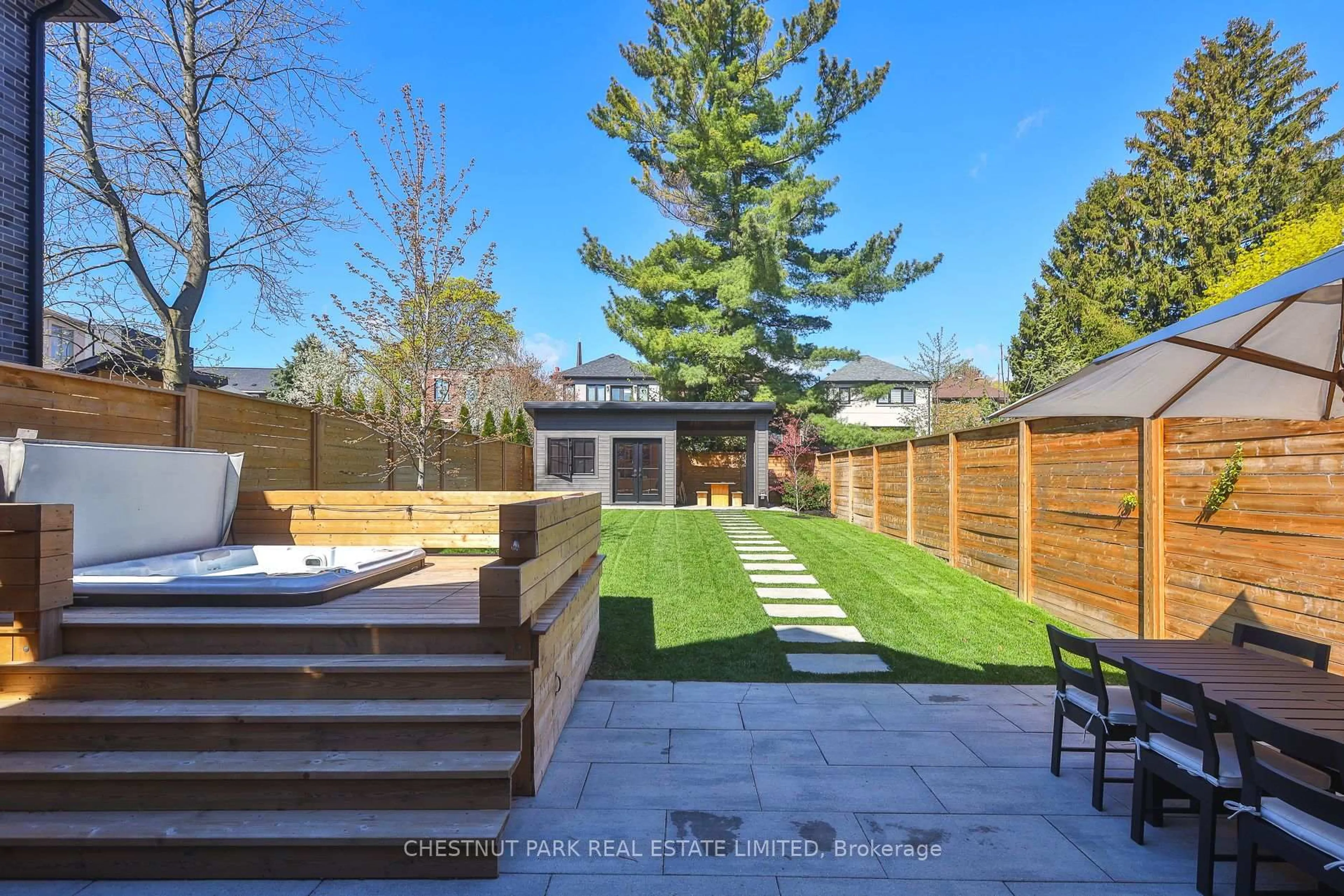 Patio, street for 84 Hanna Rd, Toronto Ontario M4G 3N3