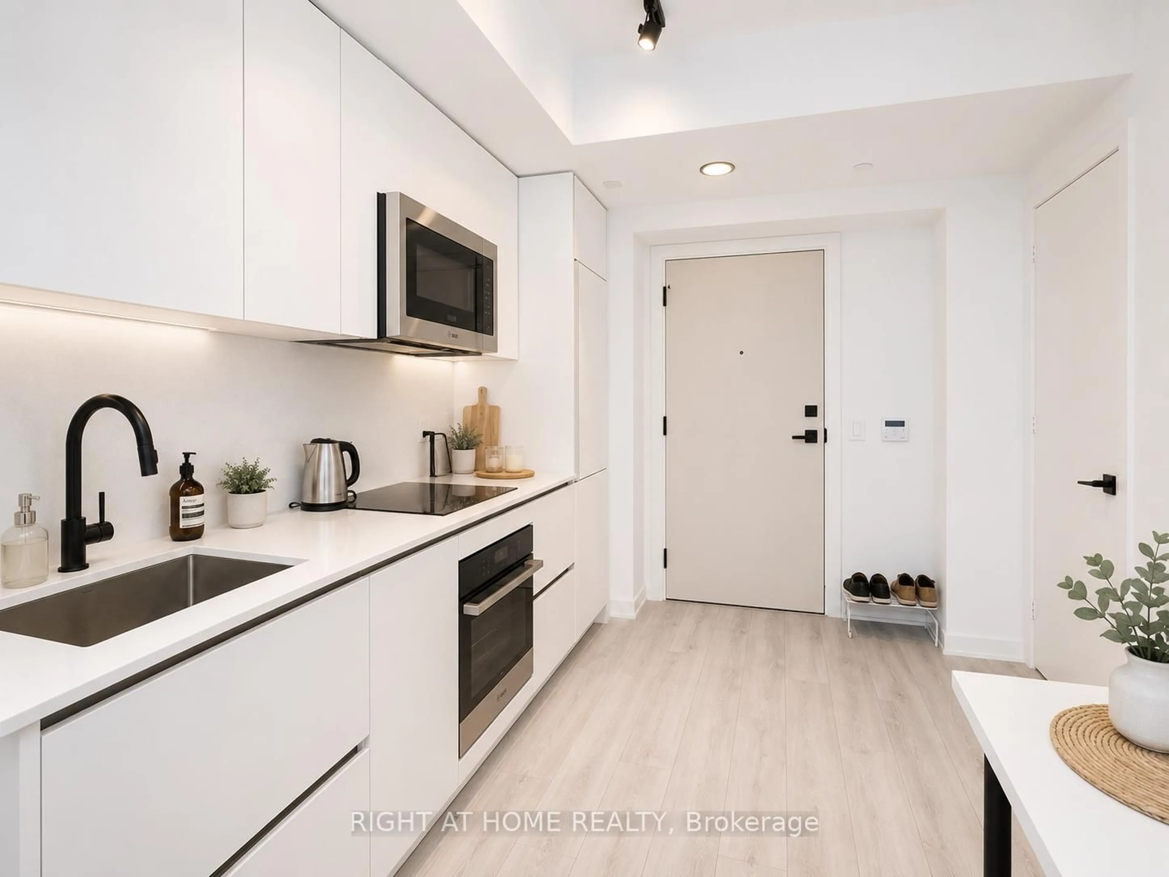 Standard kitchen, unknown for 327 King St #1505, Toronto Ontario M5V 0W7