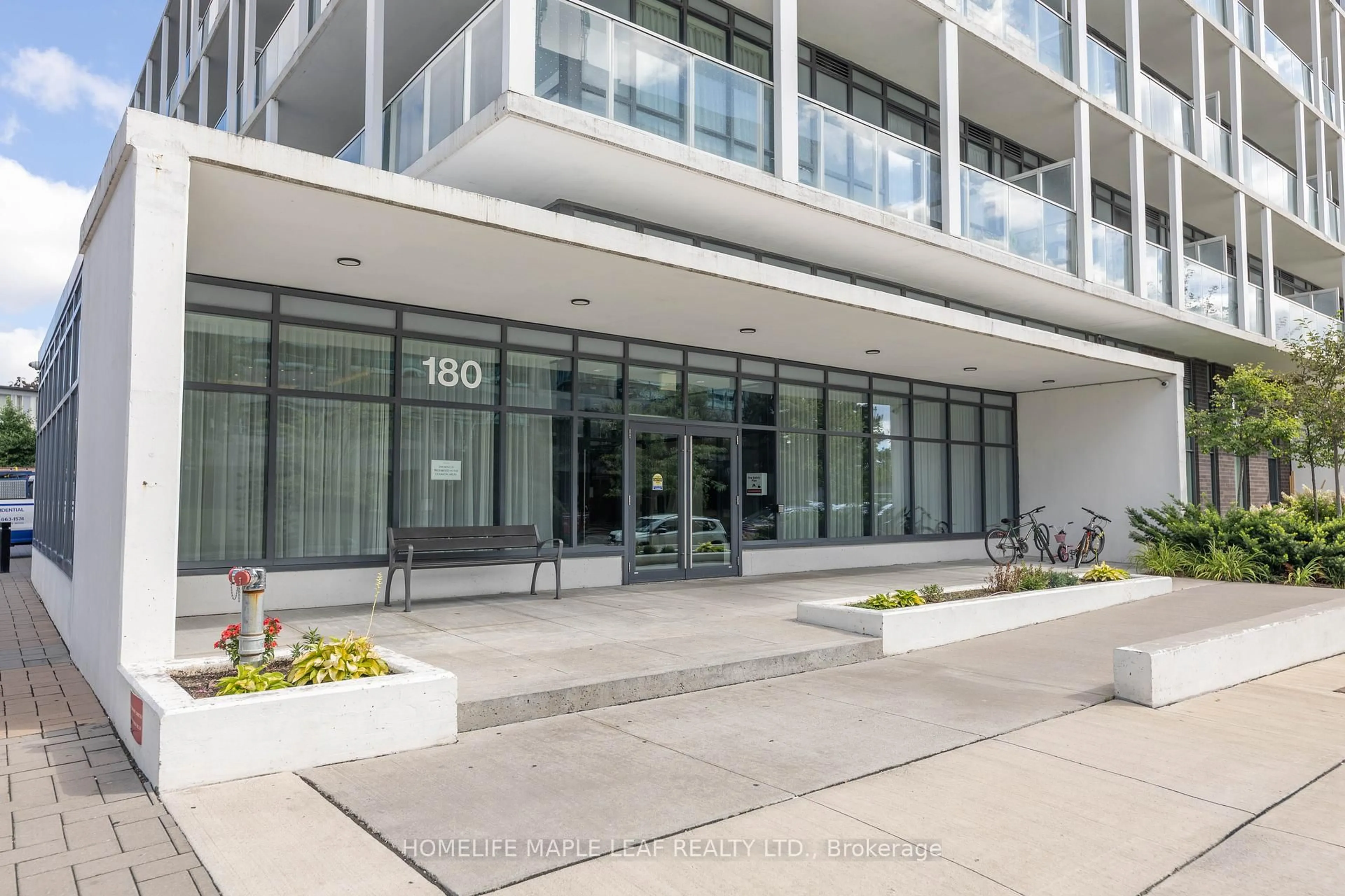 Indoor foyer for 180 Fairview Mall Dr #308, Toronto Ontario M2J 0G4