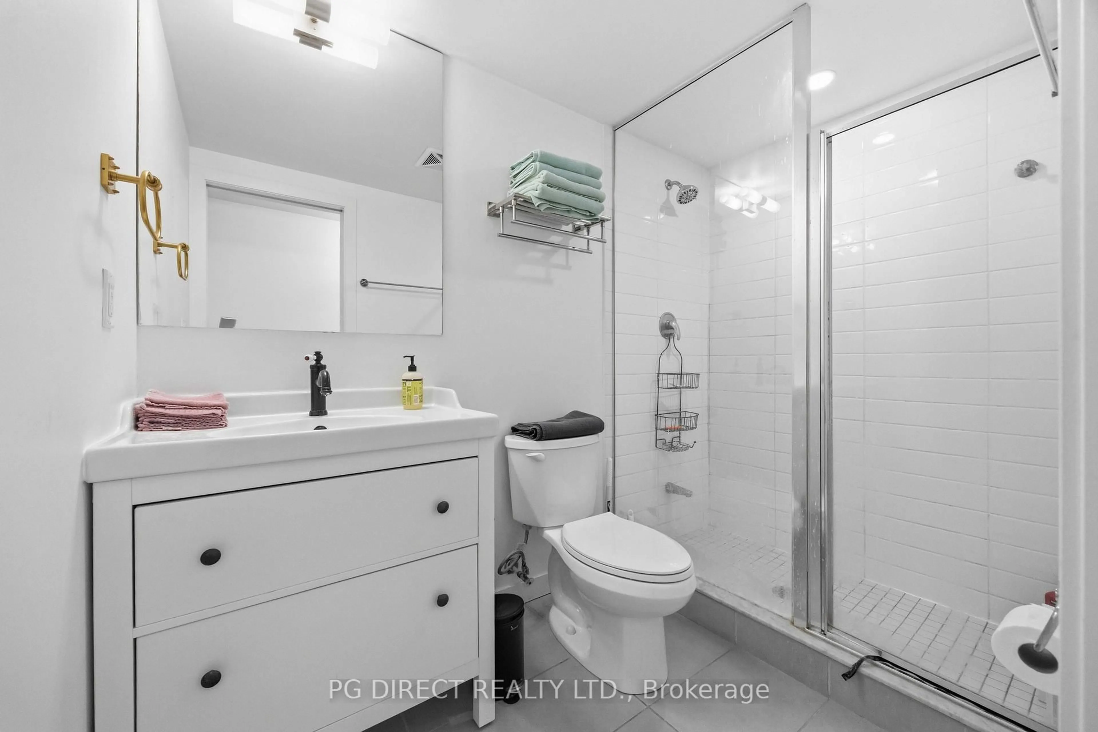 Standard bathroom, unknown for 59 East Liberty St #213, Toronto Ontario M6K 3R1