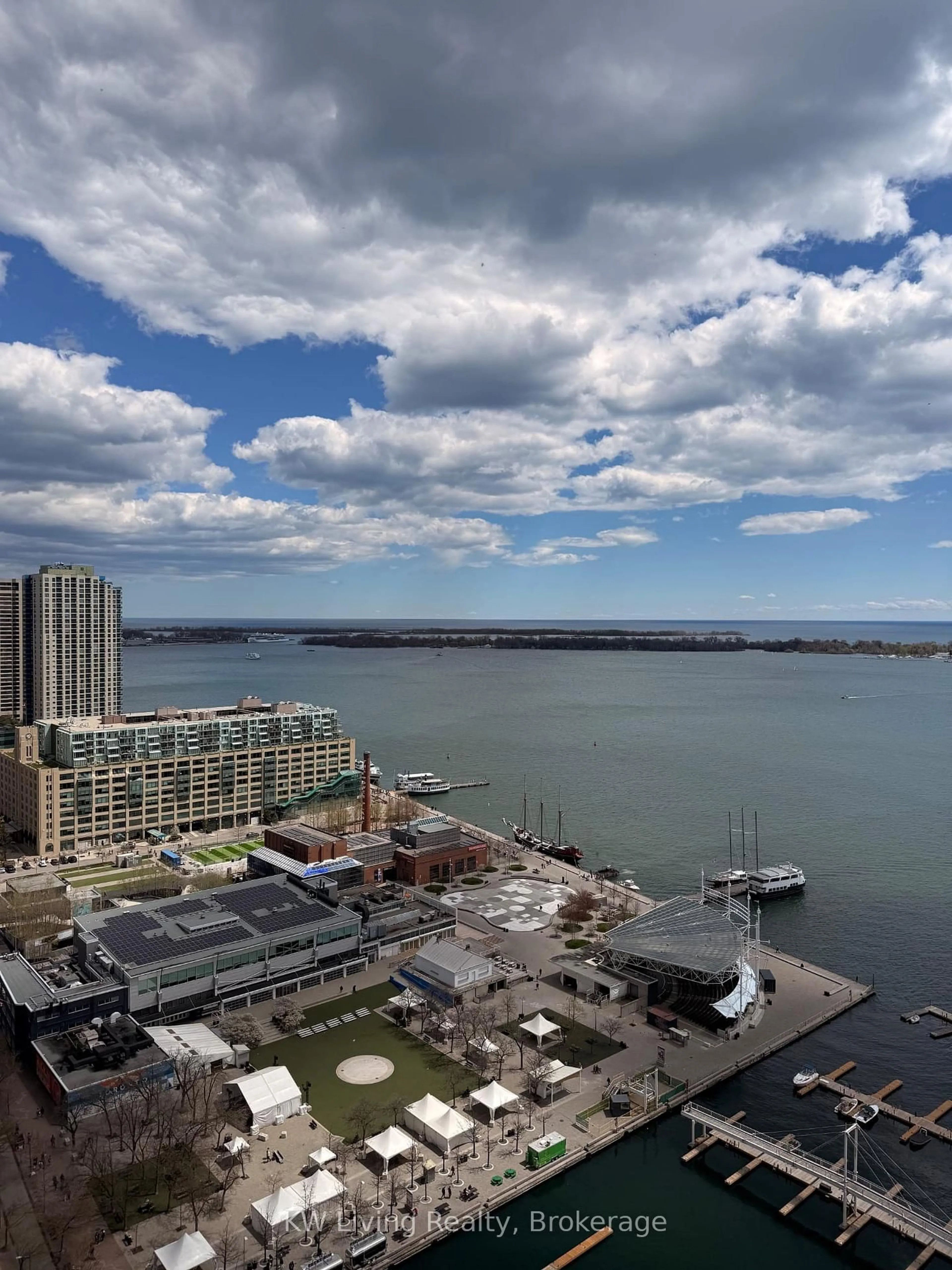 A pic from outside/outdoor area/front of a property/back of a property/a pic from drone, water/lake/river/ocean view for 260 Queens Quay #2608, Toronto Ontario M5V 0L2