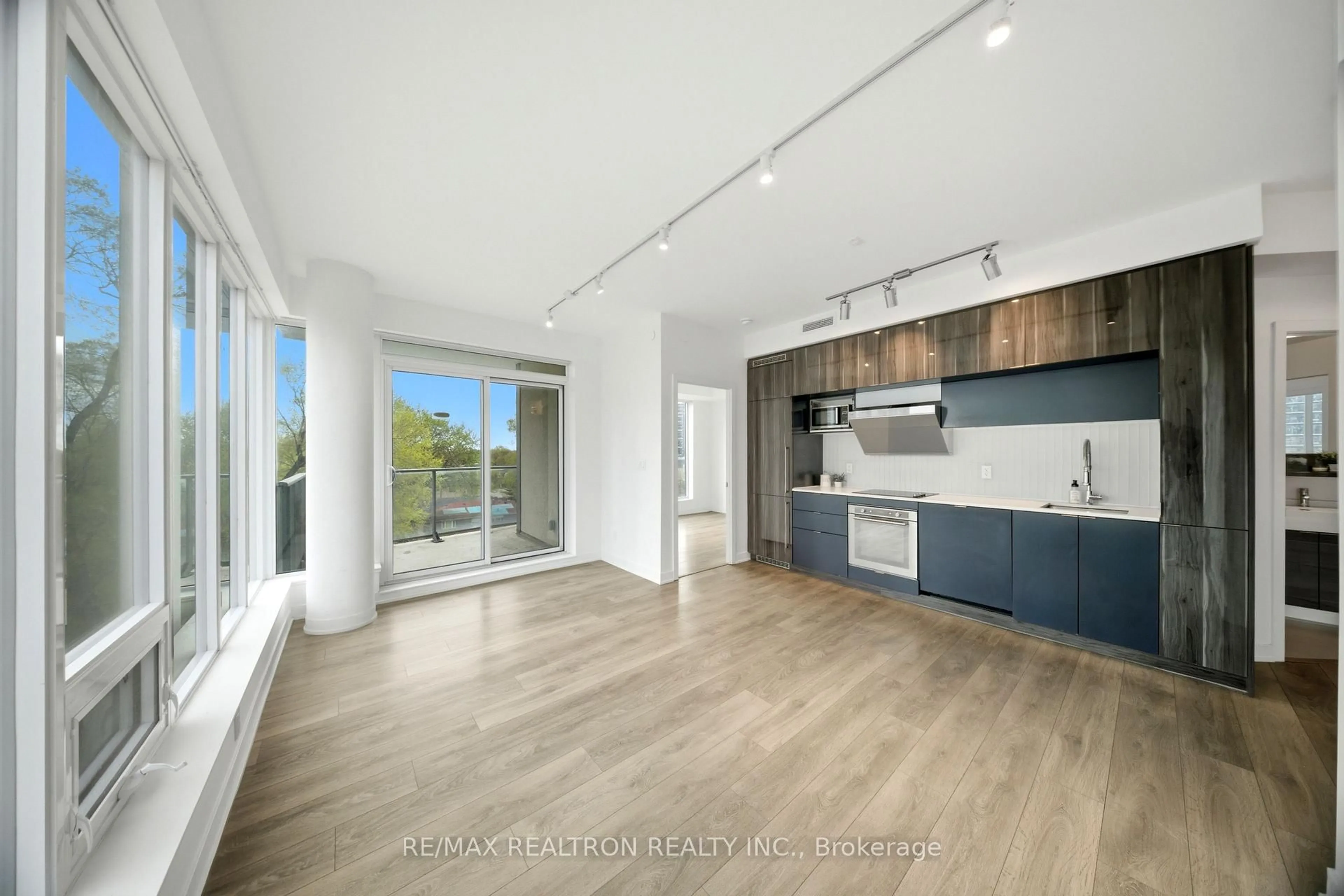 Open concept kitchen, wood/laminate floor for 28 Avondale Ave #502, Toronto Ontario M2N 0K2