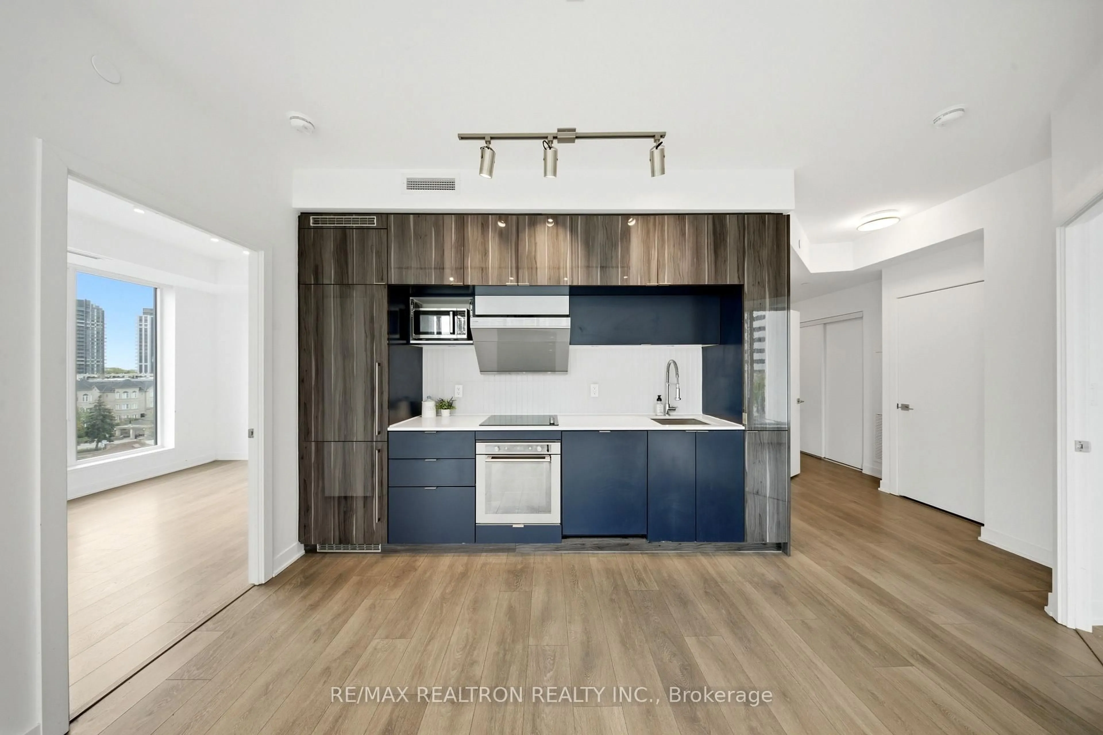 Open concept kitchen, wood/laminate floor for 28 Avondale Ave #502, Toronto Ontario M2N 0K2