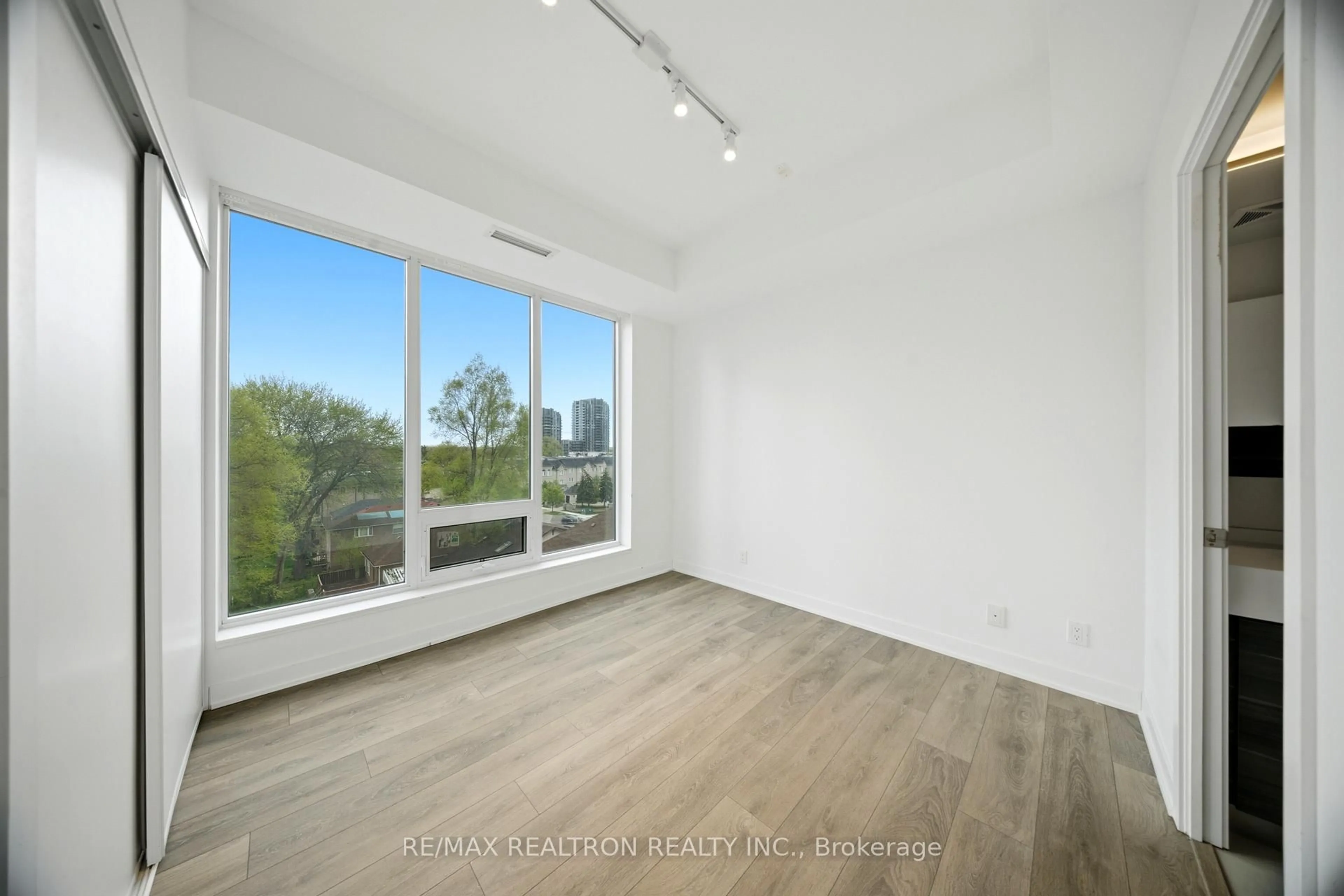 A pic of a room for 28 Avondale Ave #502, Toronto Ontario M2N 0K2