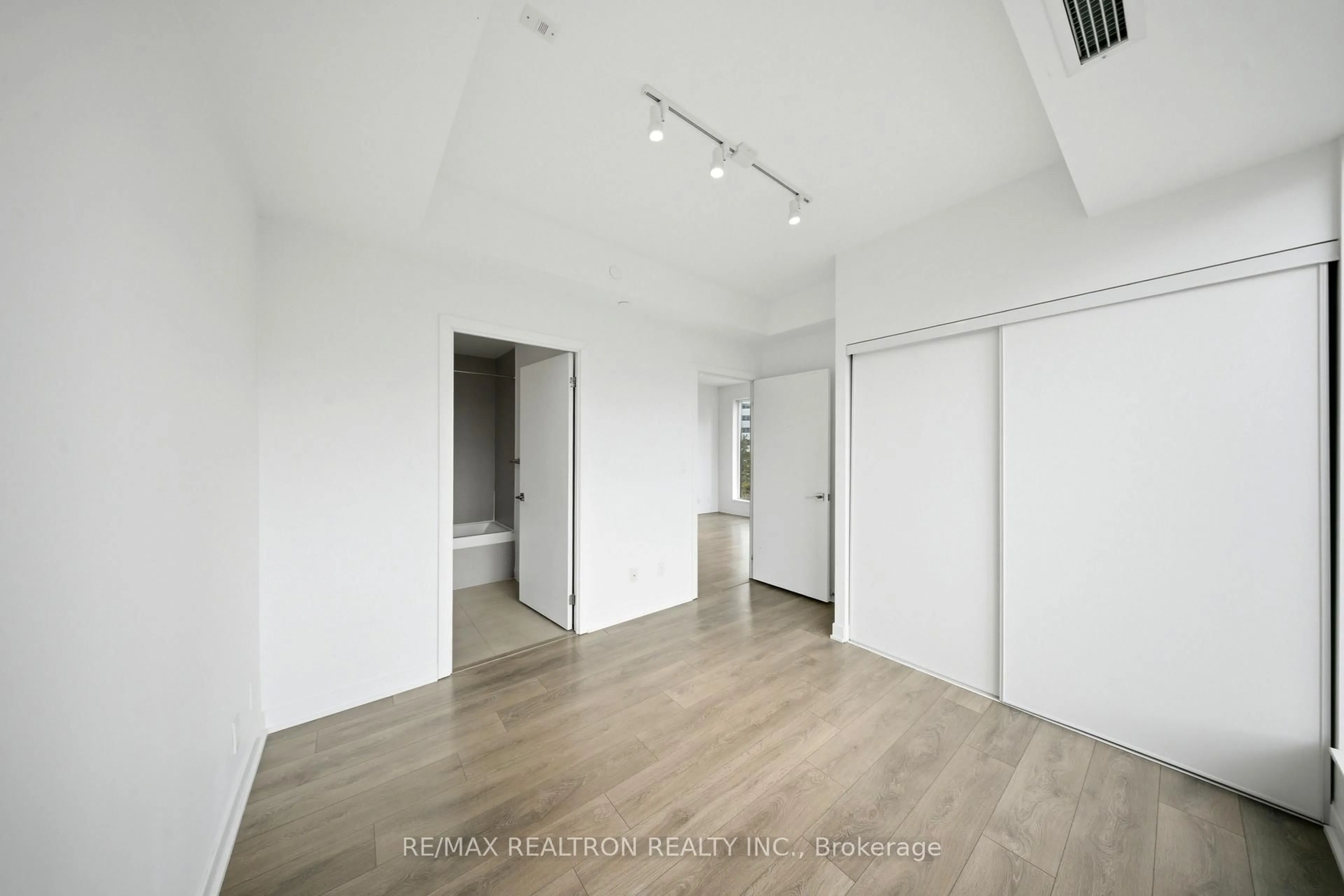 A pic of a room for 28 Avondale Ave #502, Toronto Ontario M2N 0K2