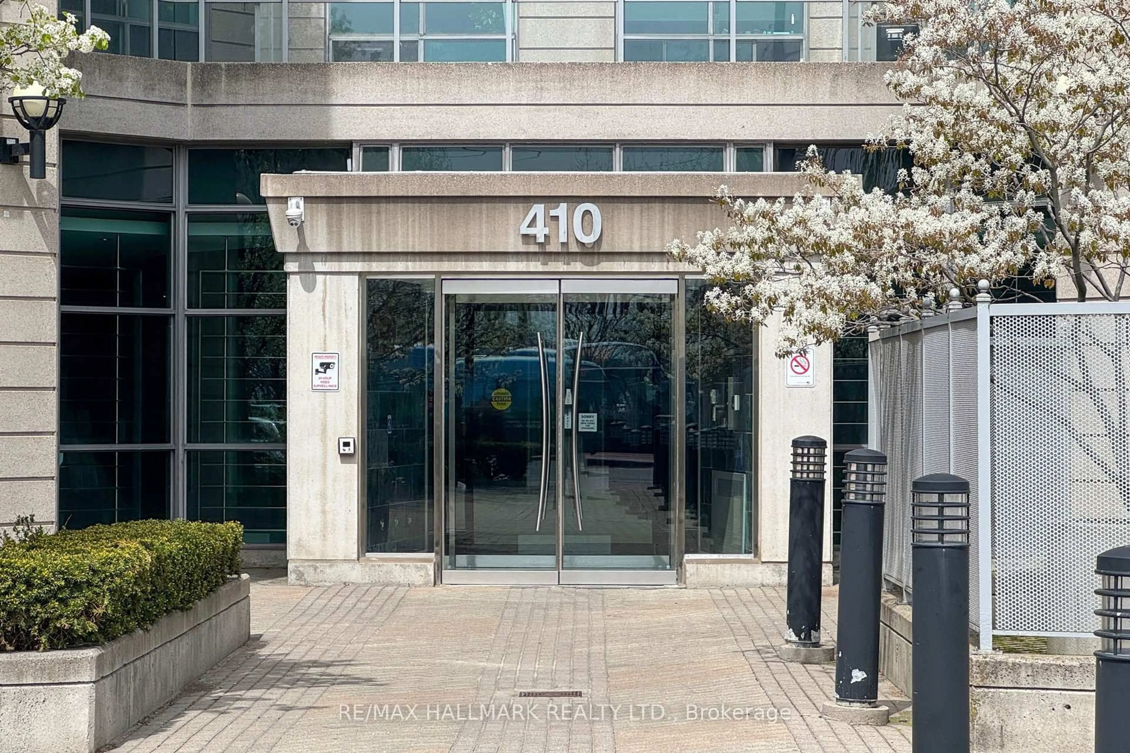 Indoor foyer for 410 Queens Quay #1516, Toronto Ontario M5V 3T1