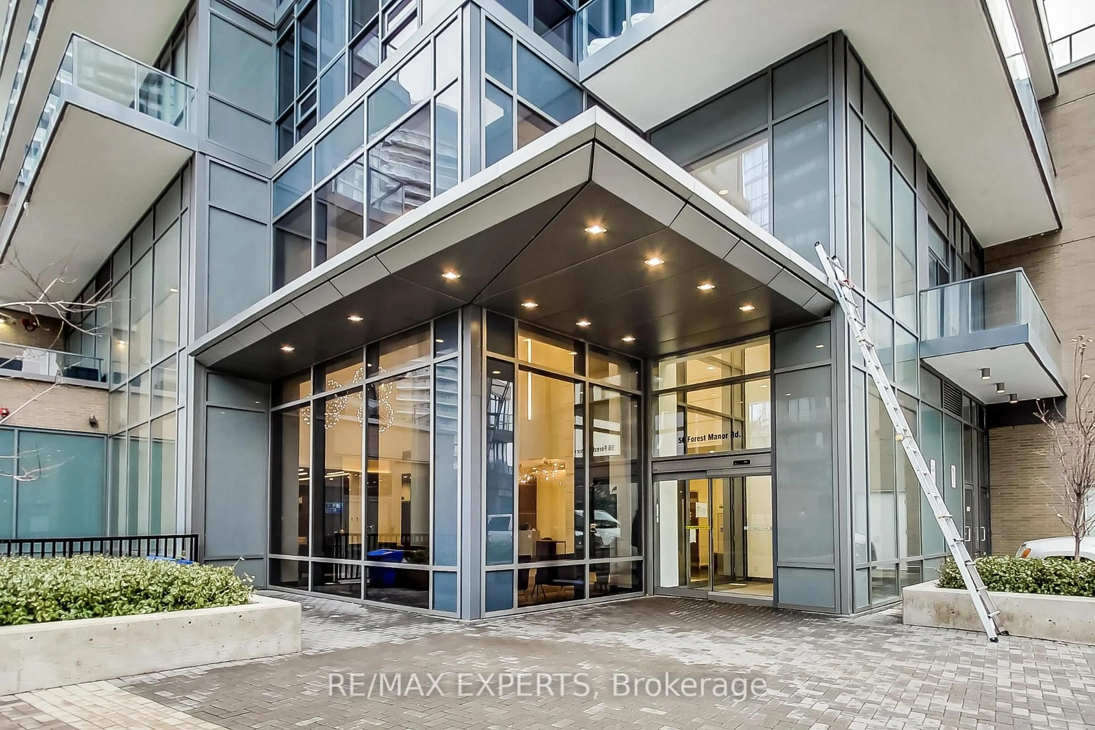 Indoor foyer for 56 Forest Manor Rd #1111, Toronto Ontario M2J 1M6