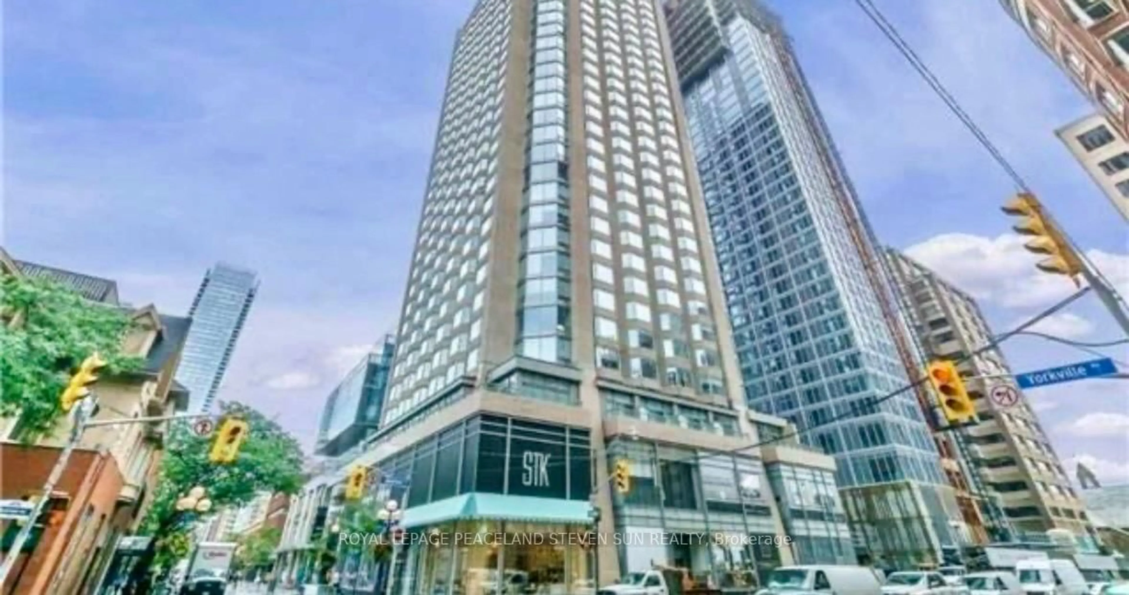 Indoor foyer for 155 Yorkville Ave #1006, Toronto Ontario M5R 0B4