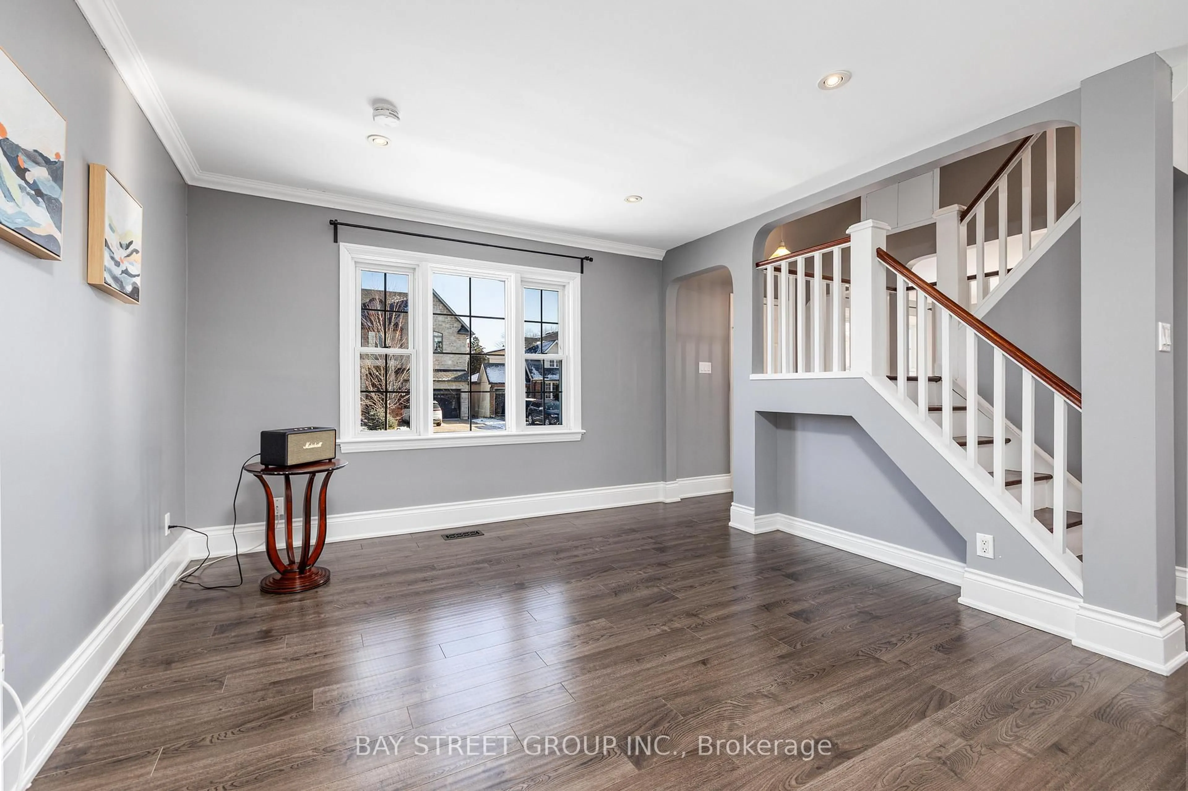 Indoor entryway for 112 Bevdale Rd, Toronto Ontario M2R 1L7