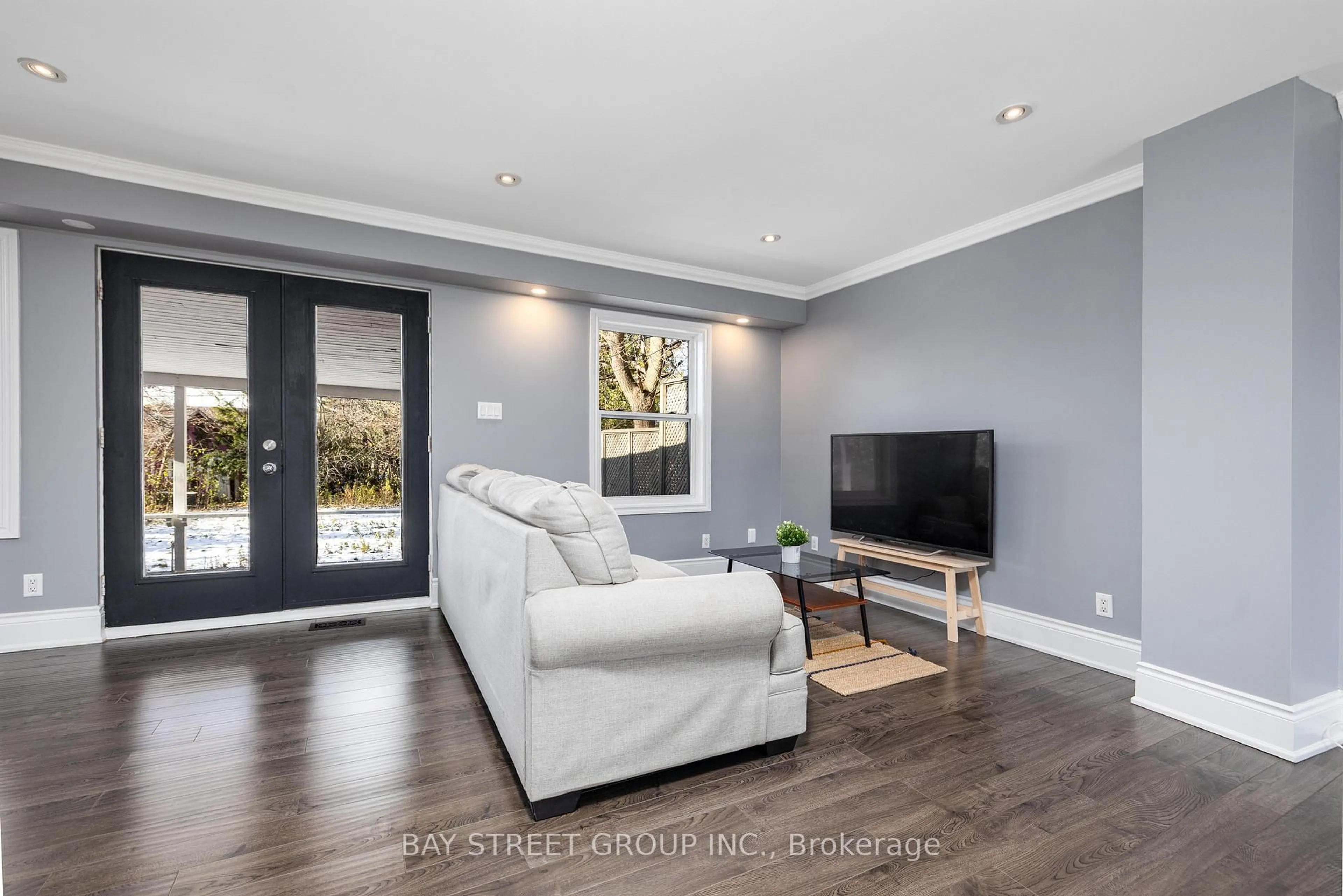 Living room with furniture, wood/laminate floor for 112 Bevdale Rd, Toronto Ontario M2R 1L7