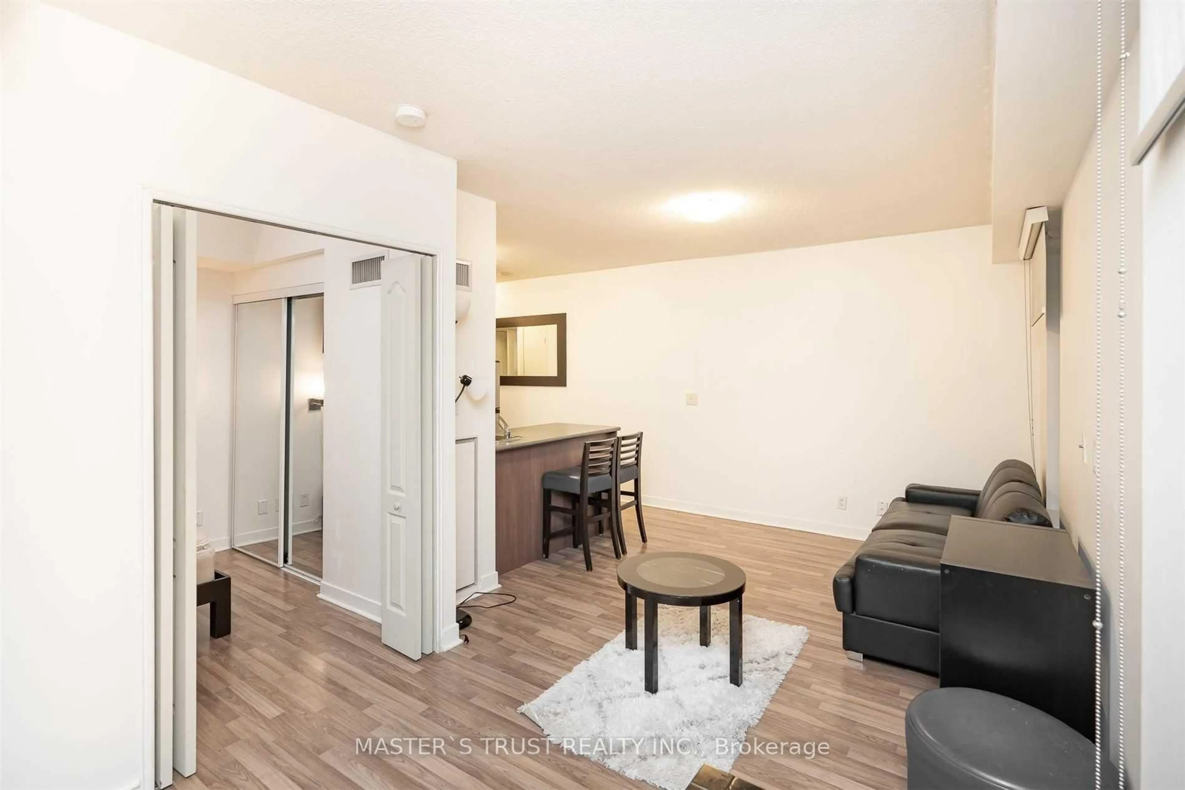 A pic of a room for 8 Colborne St #705, Toronto Ontario M5E 1E1