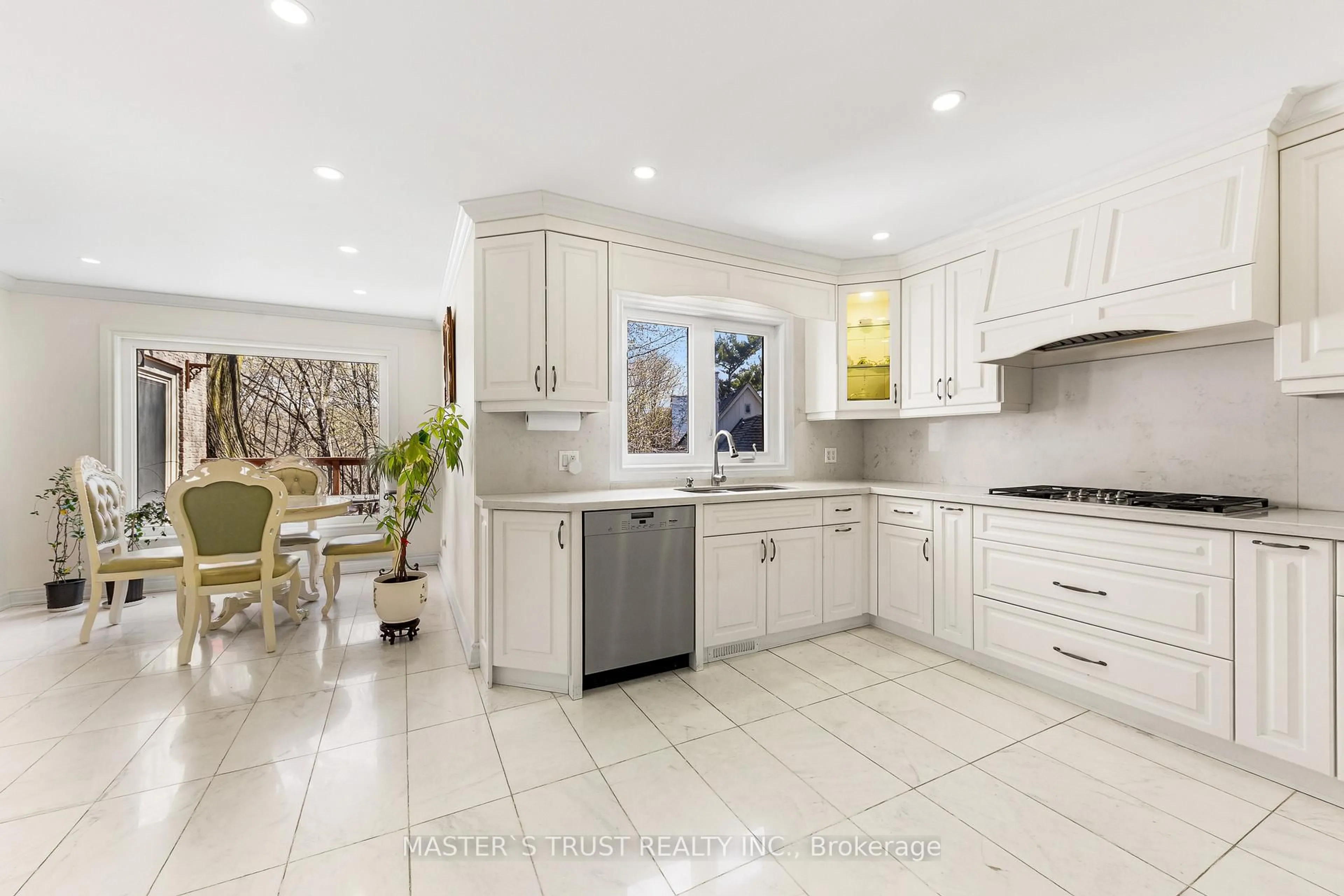 Open concept kitchen, ceramic/tile floor for 243 Burbank Dr, Toronto Ontario M2K 2S4