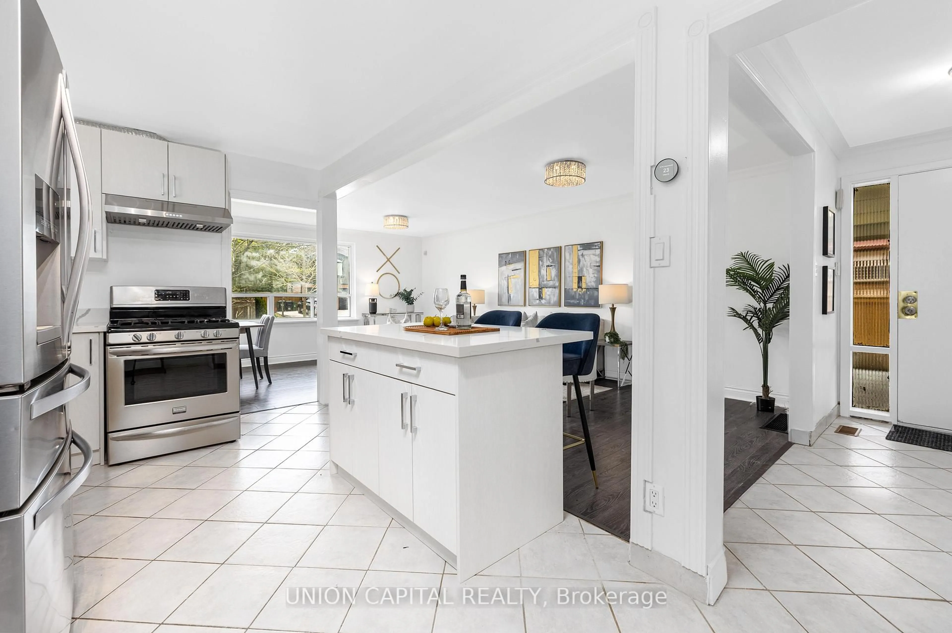 Open concept kitchen, ceramic/tile floor for 34 Lisburn Cres, Toronto Ontario M2J 2Z5