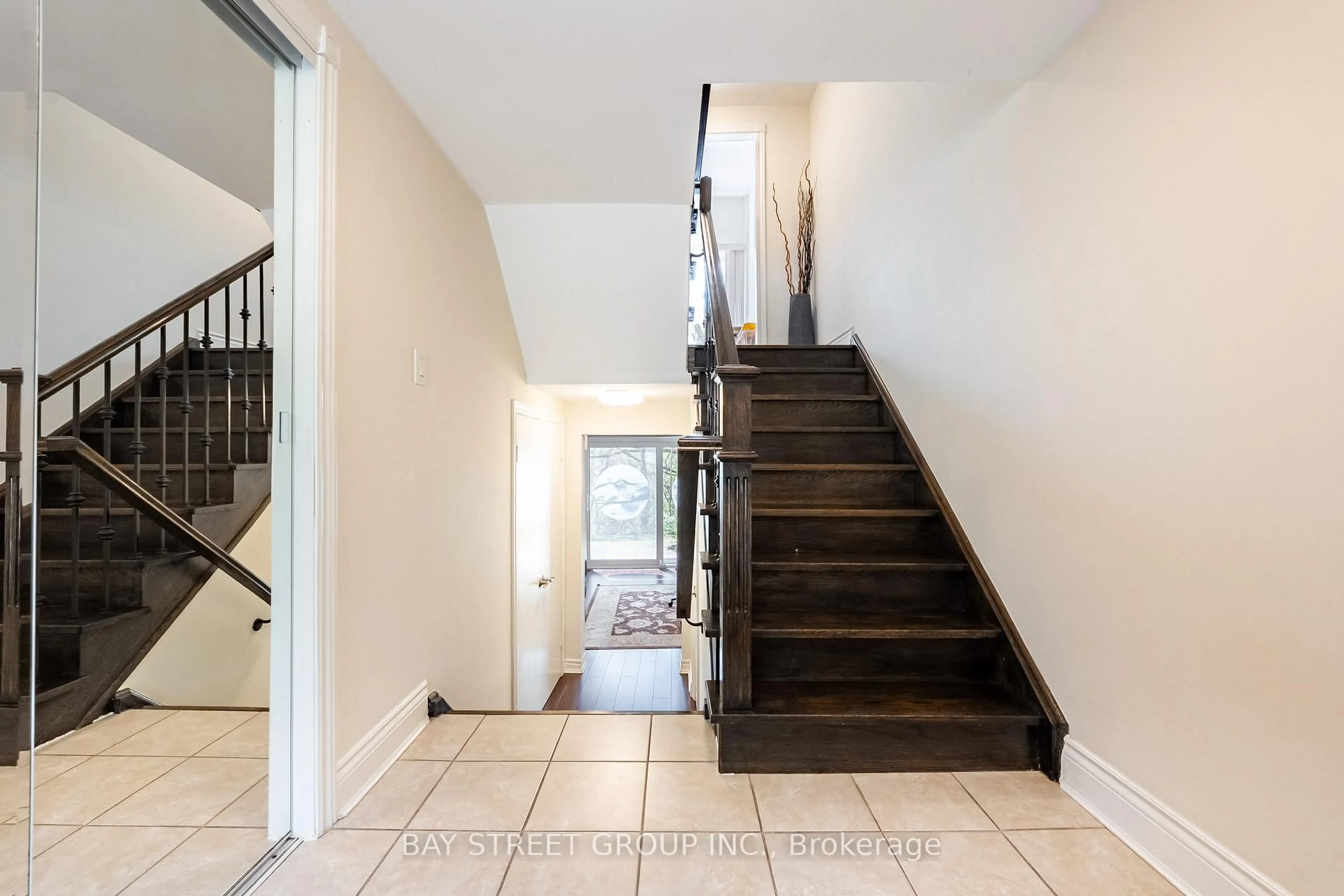 Indoor foyer for 8 Paul Markway, Toronto Ontario M2H 1S7