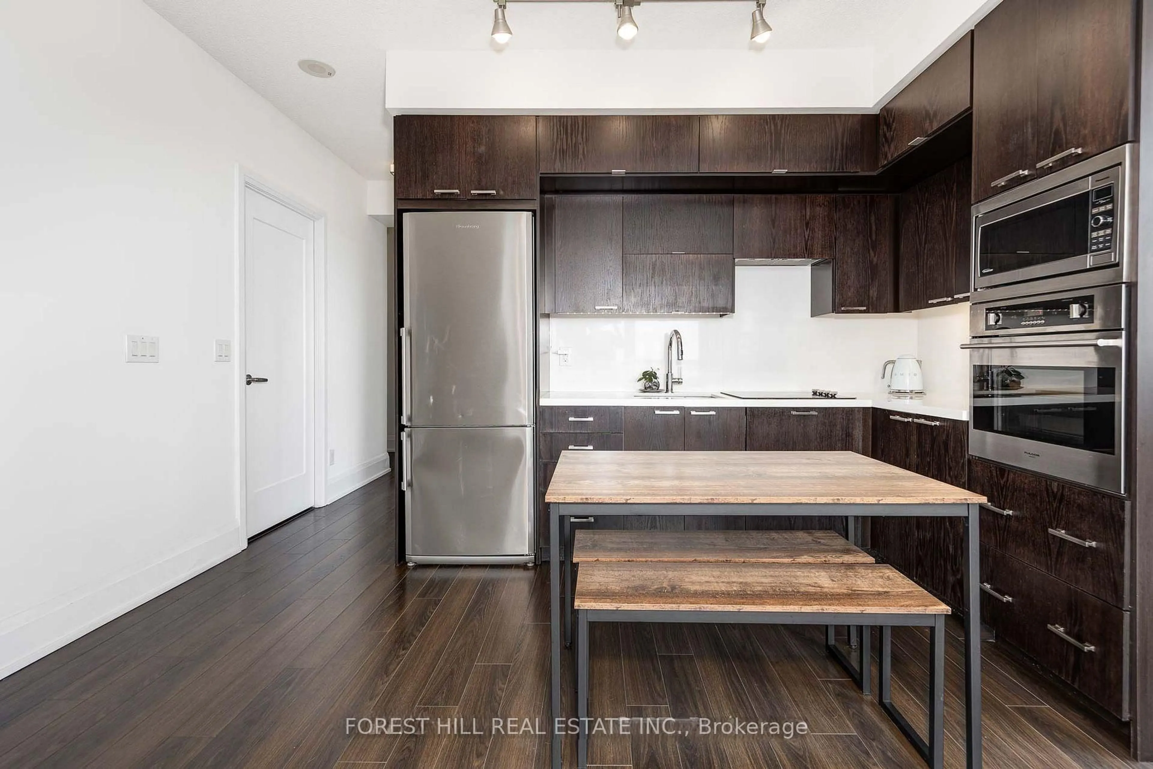 Standard kitchen, wood/laminate floor for 120 Harrison Garden Blvd #1306, Toronto Ontario M2N 0H1