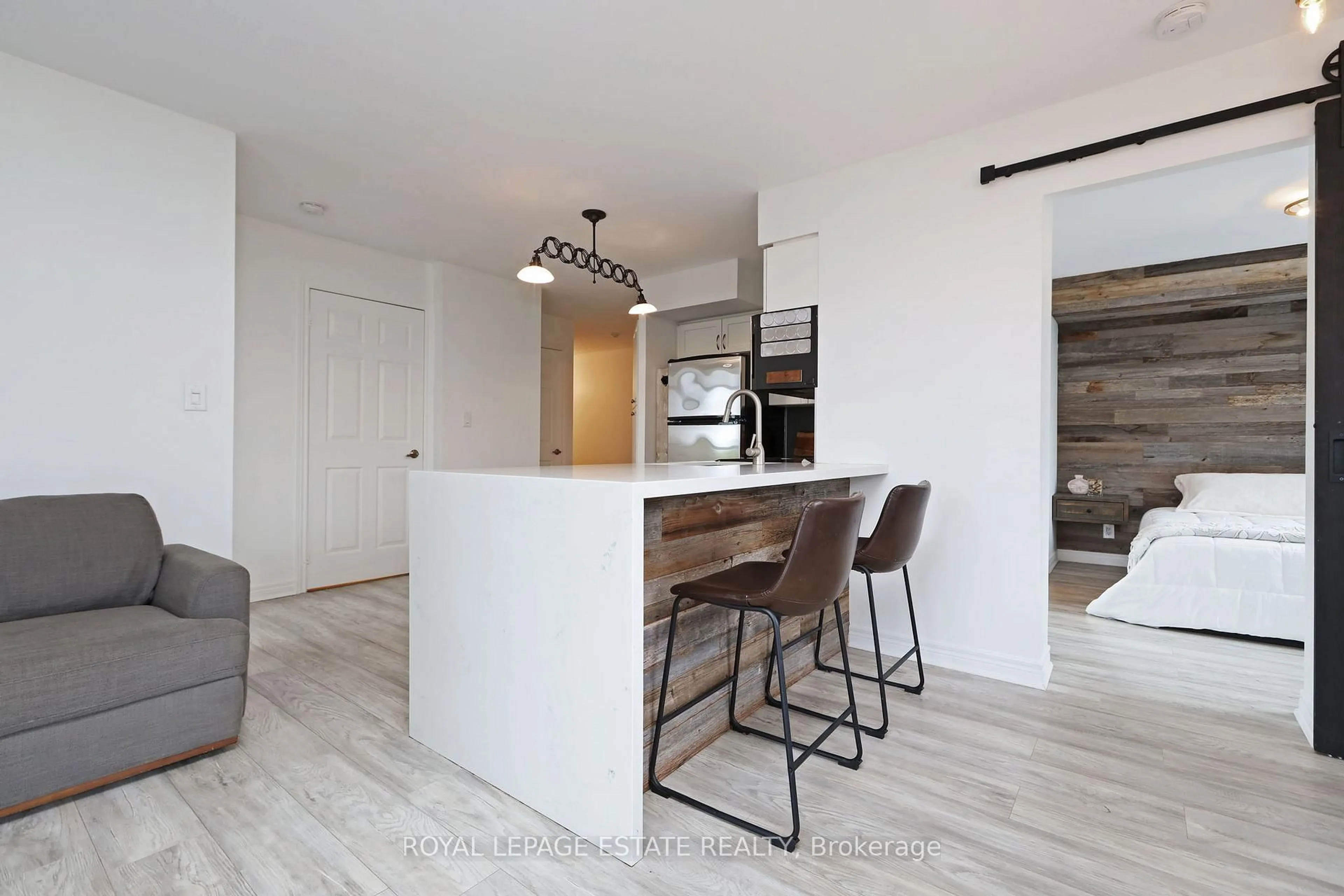 Open concept kitchen, wood/laminate floor for 225 Wellesley St #512, Toronto Ontario M4X 1X8