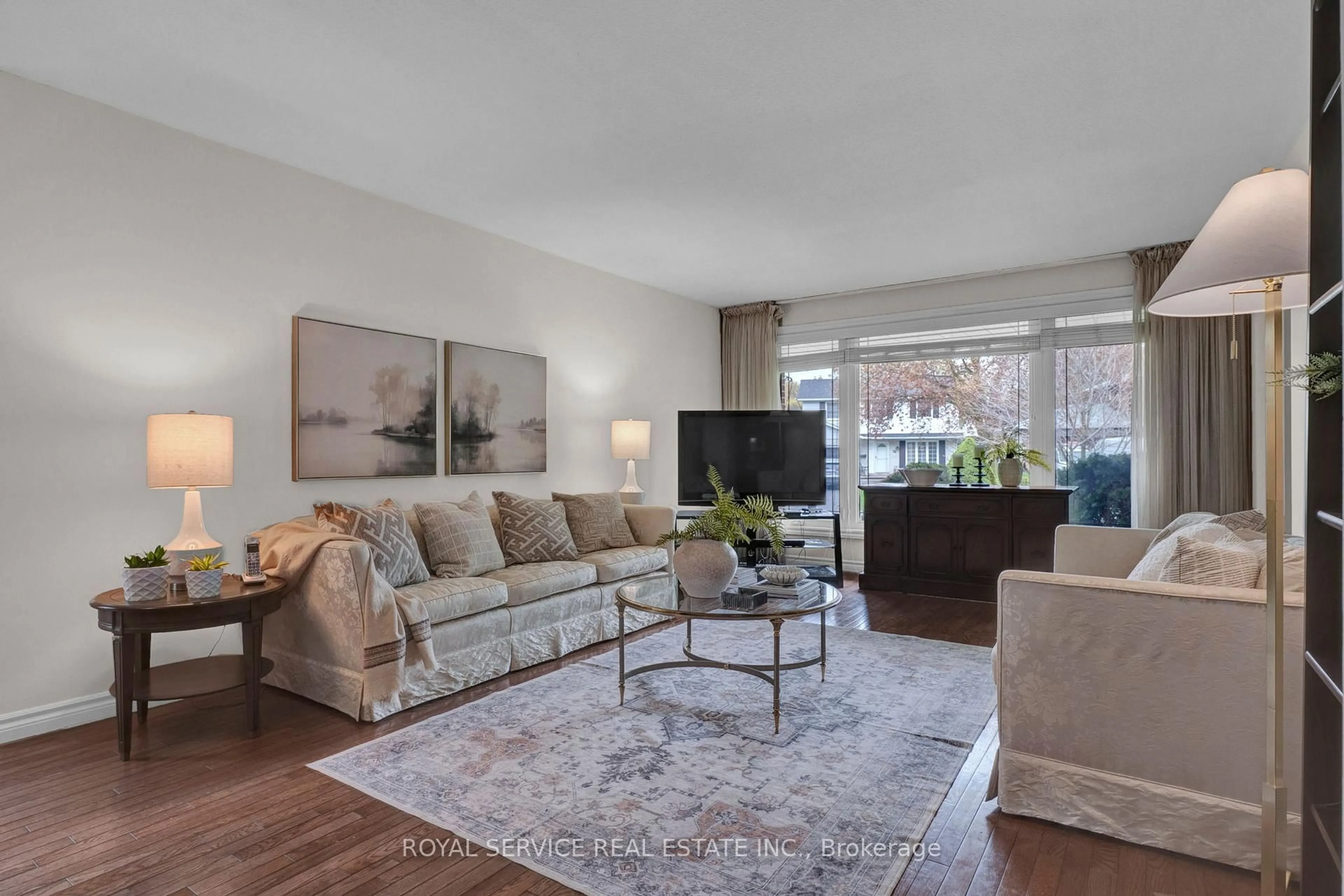 Living room with furniture, unknown for 27 Skyview Cres, Toronto Ontario M2J 1B7