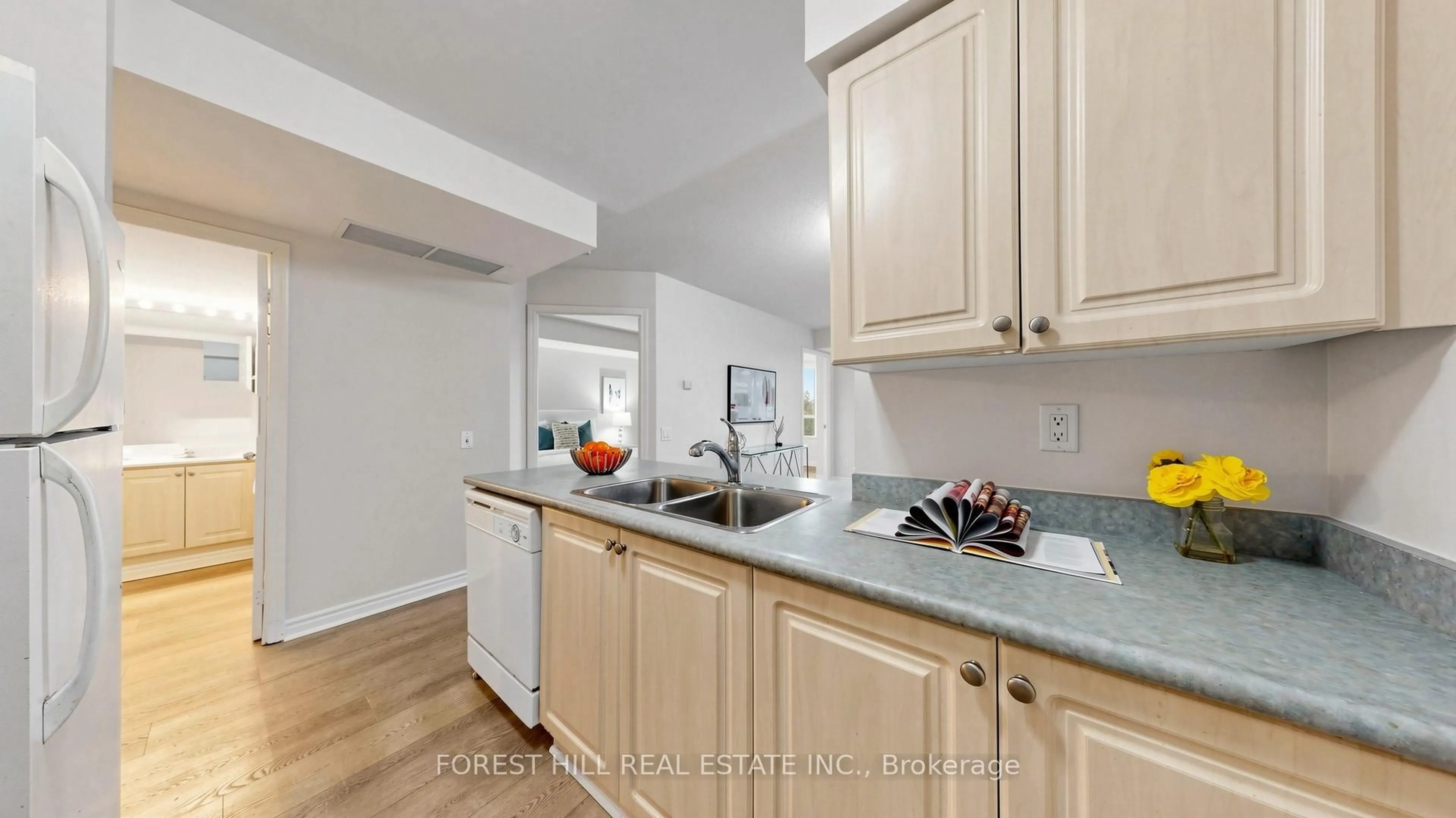 Standard kitchen, unknown for 153 Beecroft Rd #703, Toronto Ontario M2N 7C5