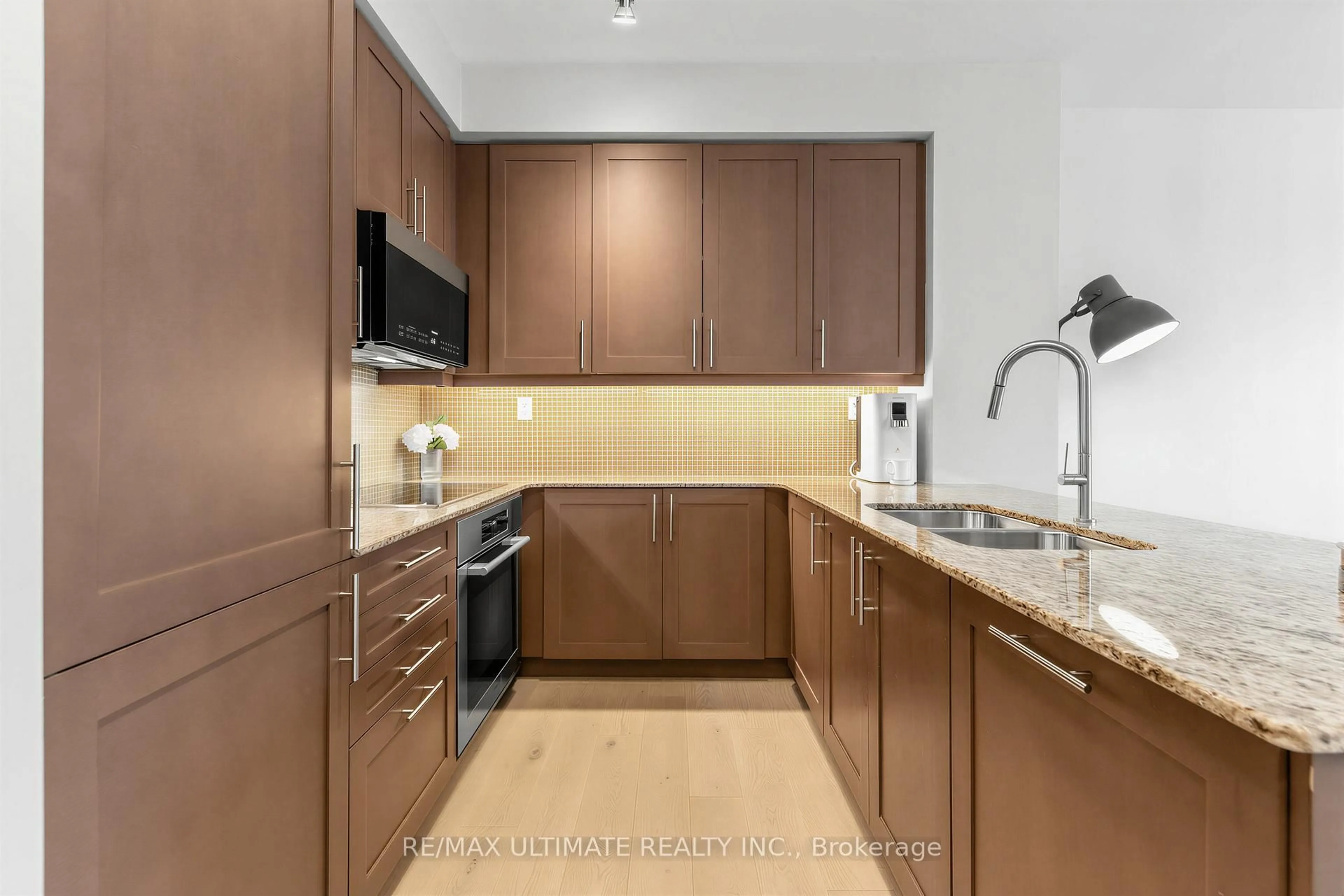 Standard kitchen, unknown for 1 Bedford Rd #603, Toronto Ontario M5R 2B5