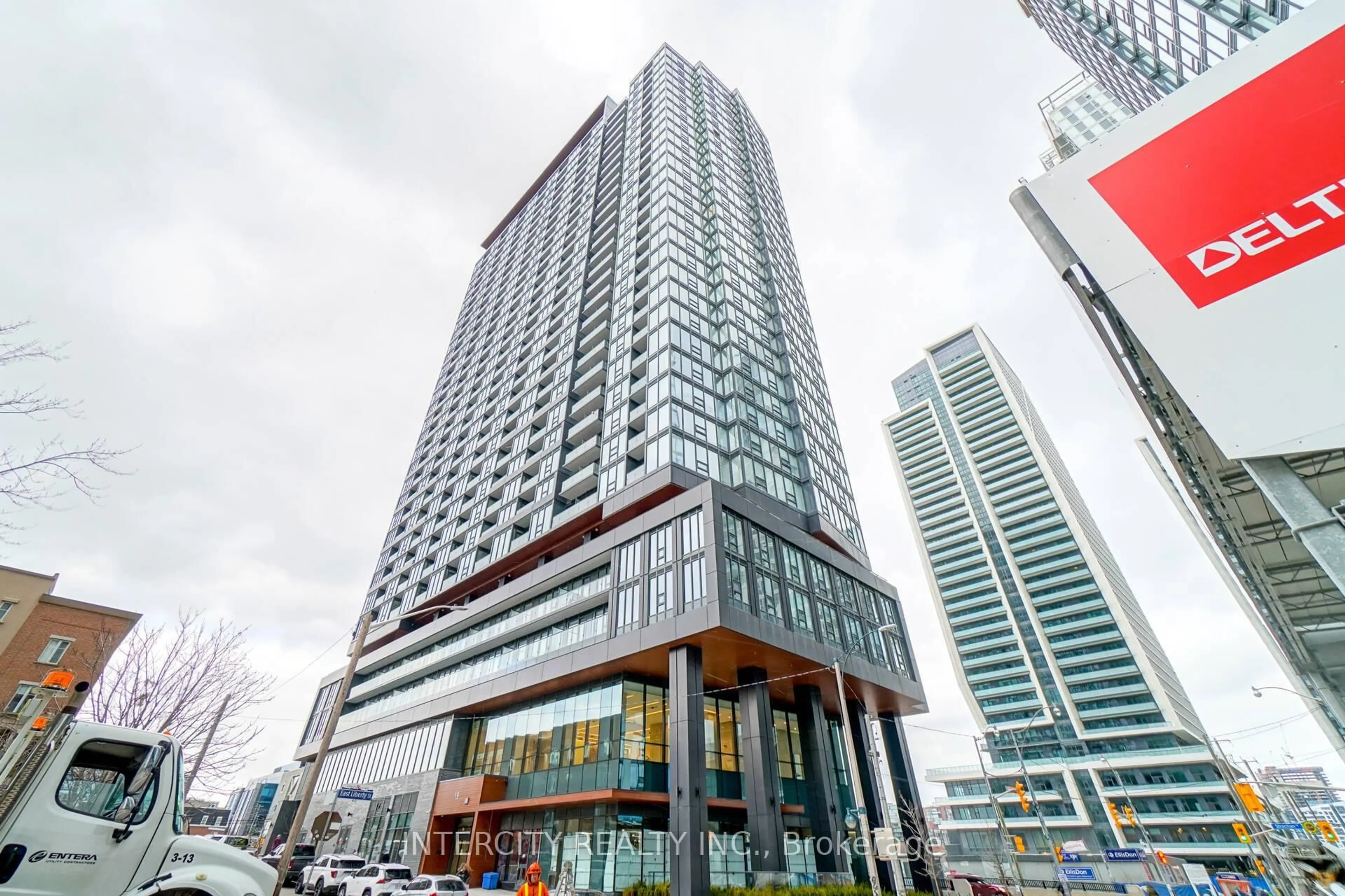 Indoor foyer for 19 Western Battery Rd #2709, Toronto Ontario M6K 0E3