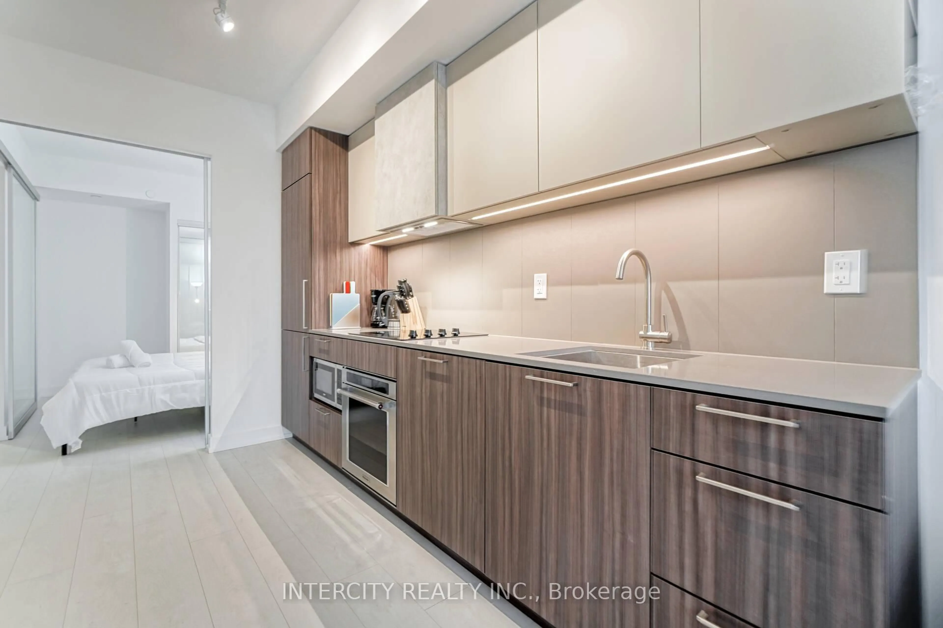 Unknown for 19 Western Battery Rd #2709, Toronto Ontario M6K 0E3