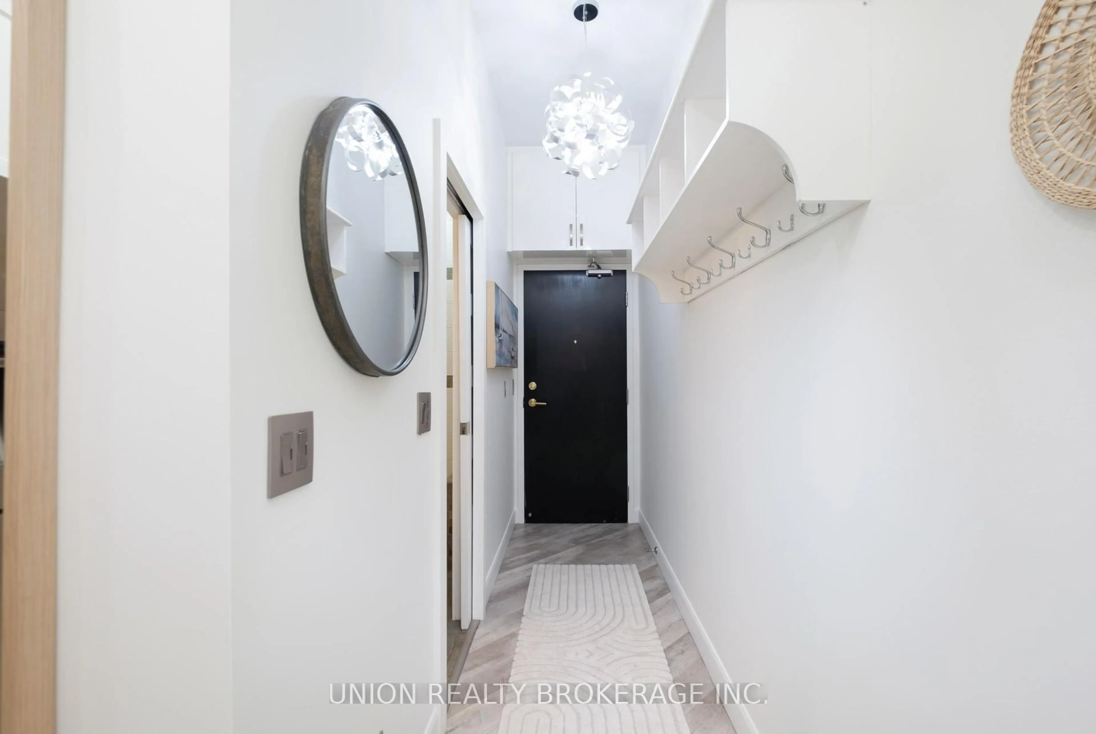 Indoor entryway for 18 Yonge St #606, Toronto Ontario M5E 1Z8