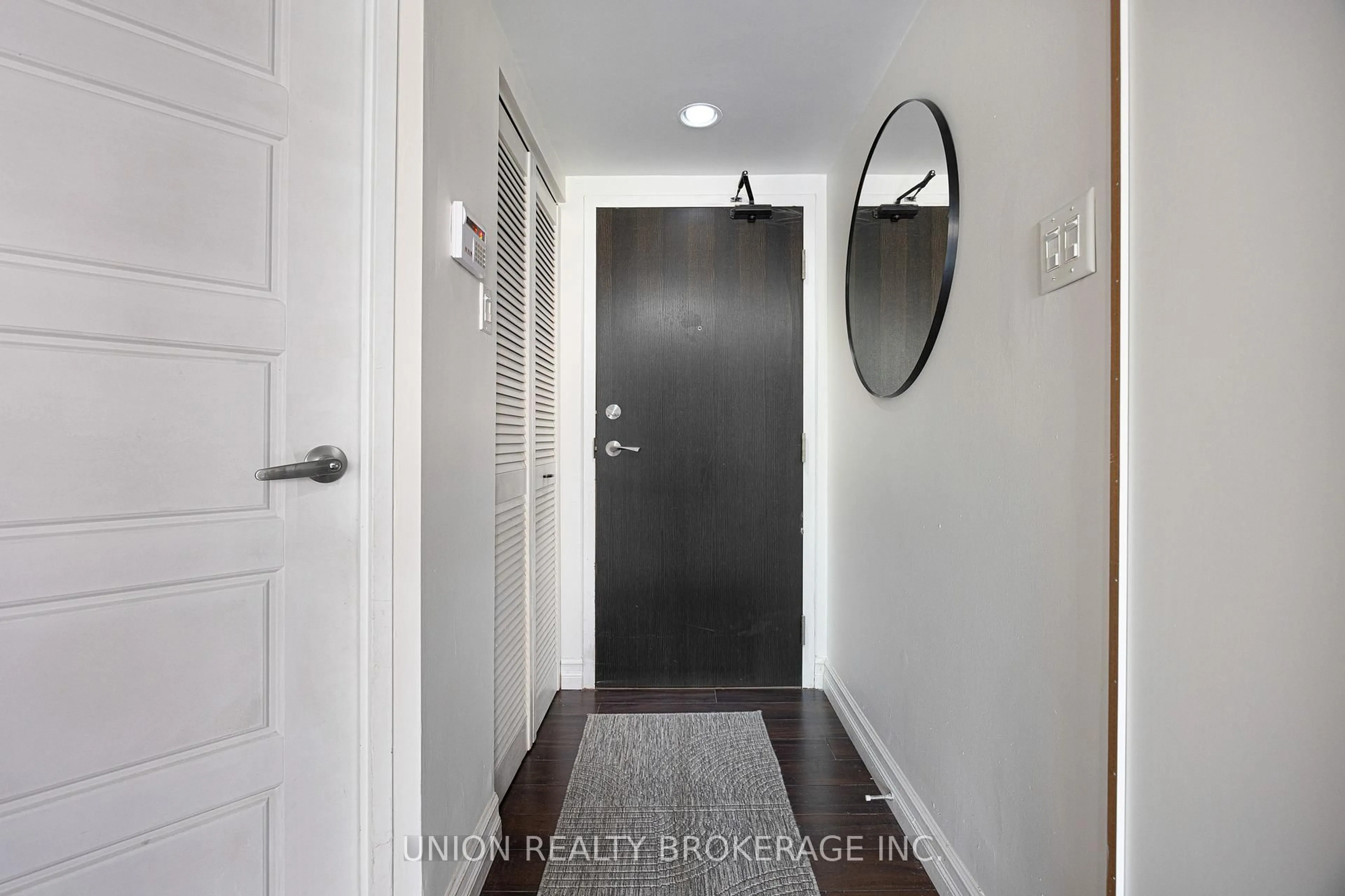Indoor entryway for 60 Homewood Ave #208, Toronto Ontario M4Y 2X4