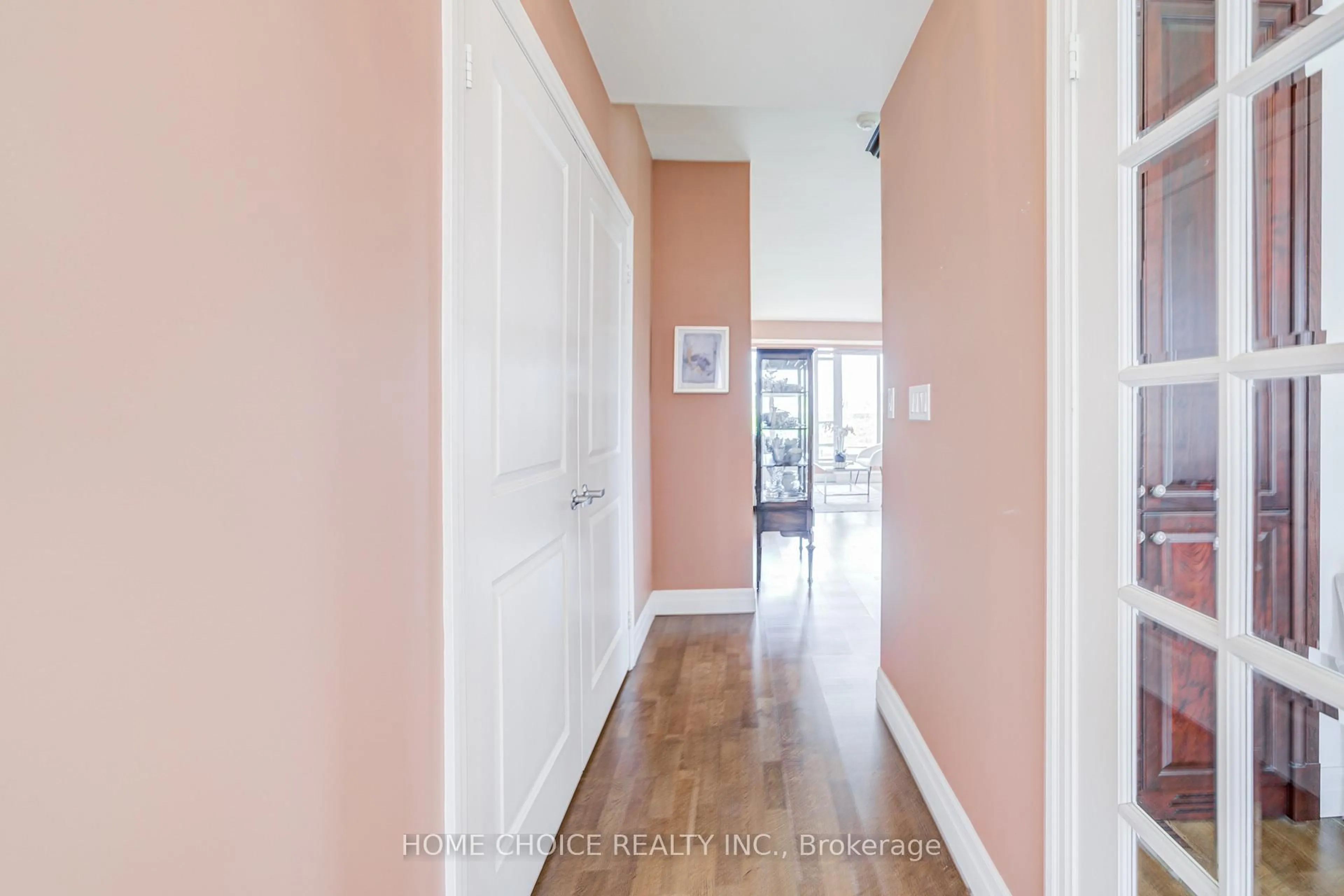 Indoor entryway for 900 Mount Pleasant Rd #623, Toronto Ontario M4P 3J9