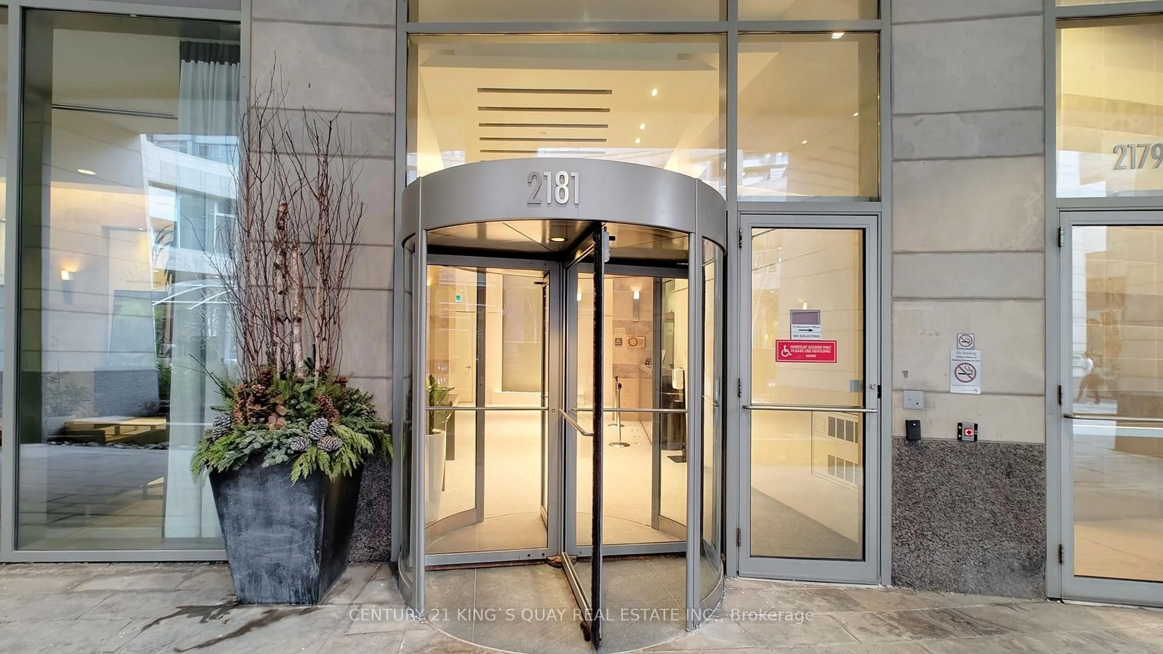 Indoor foyer for 2181 Yonge St #2403, Toronto Ontario M4S 3H7