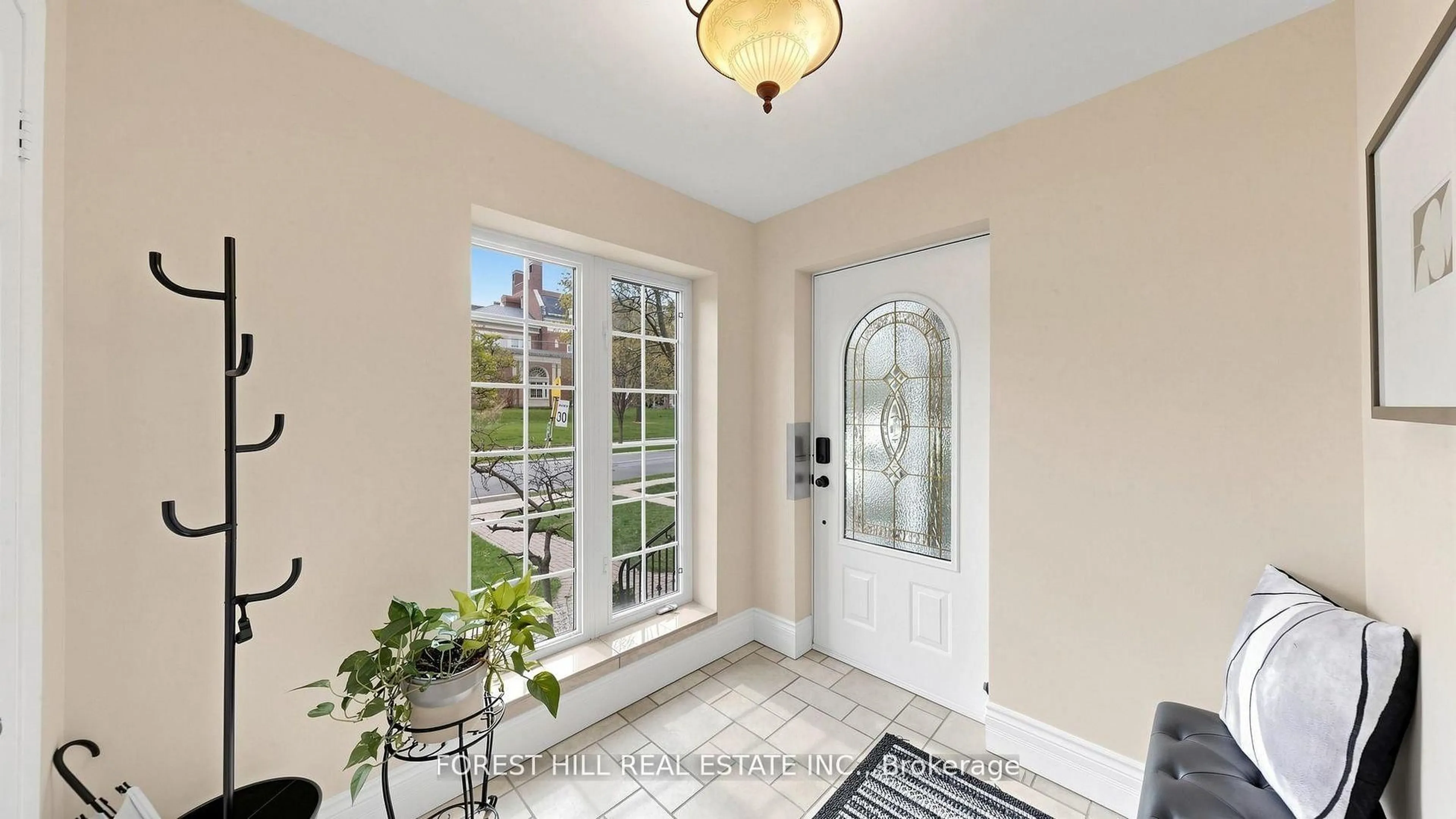 Indoor entryway for 153 Glengrove Ave, Toronto Ontario M4R 1P1