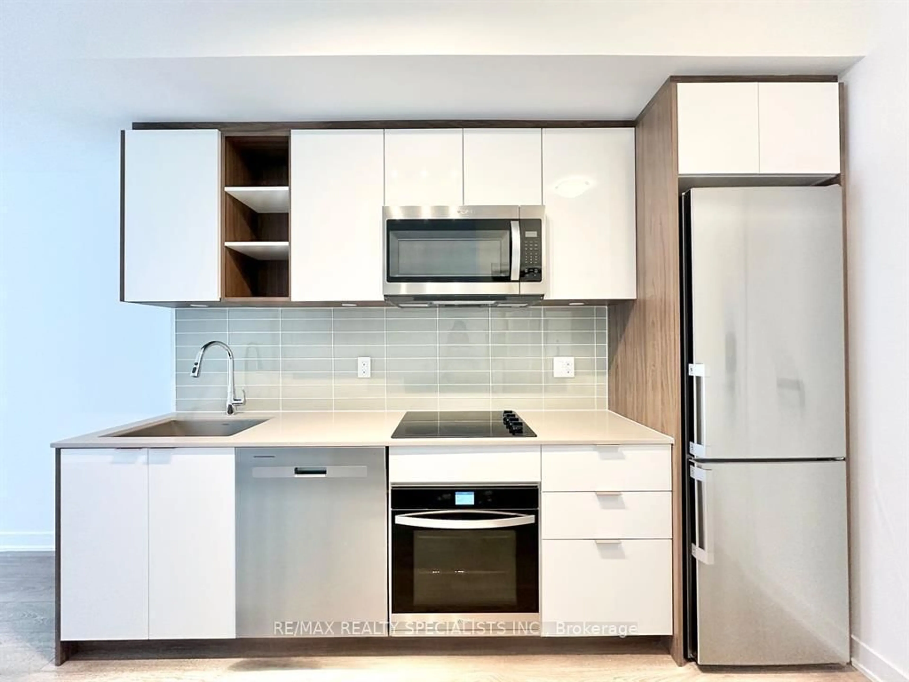 Standard kitchen, unknown for 543 Richmond St #502, Toronto Ontario M5V 1Y6
