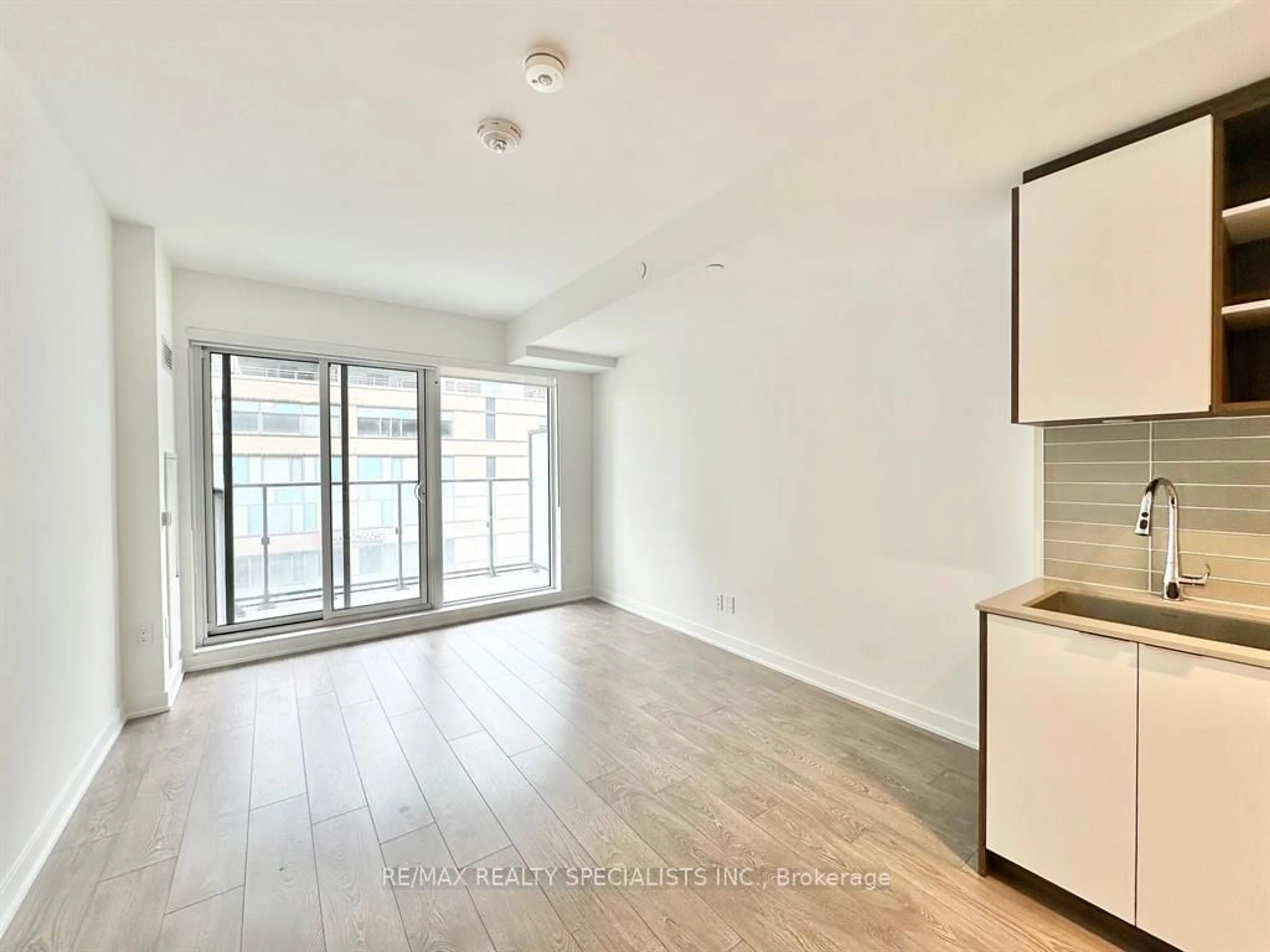 A pic of a room for 543 Richmond St #502, Toronto Ontario M5V 1Y6