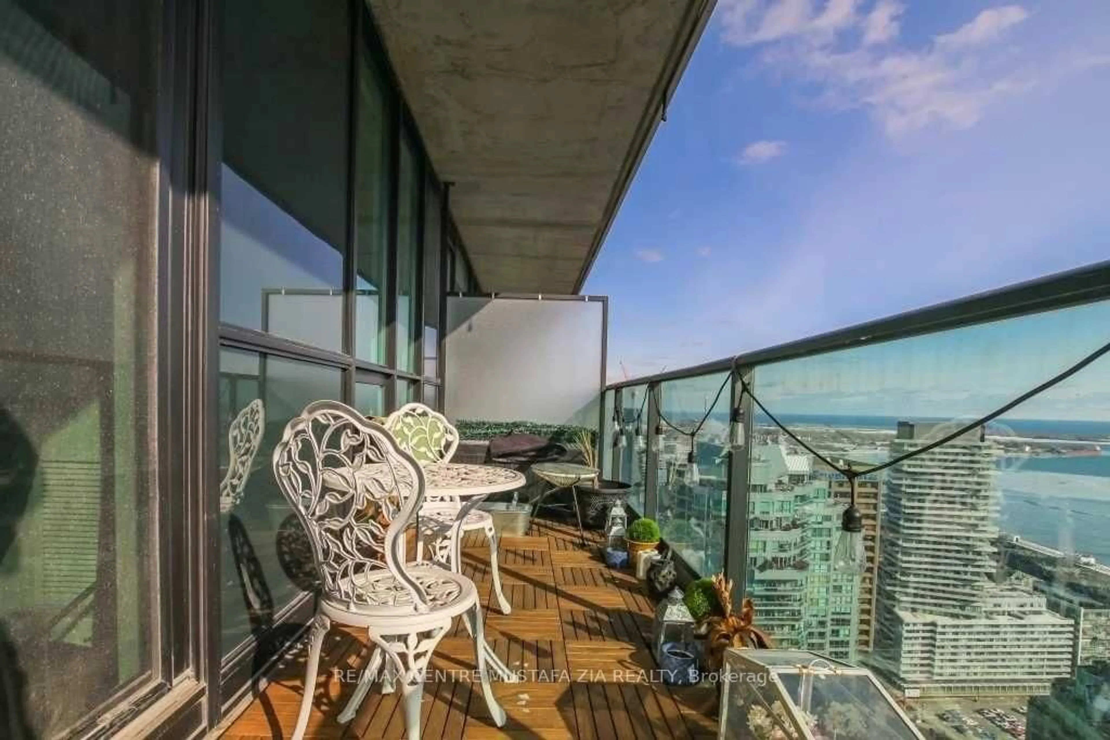 Balcony in the apartment, water/lake/river/ocean view for 33 Bay St #4110, Toronto Ontario M5J 2Z3