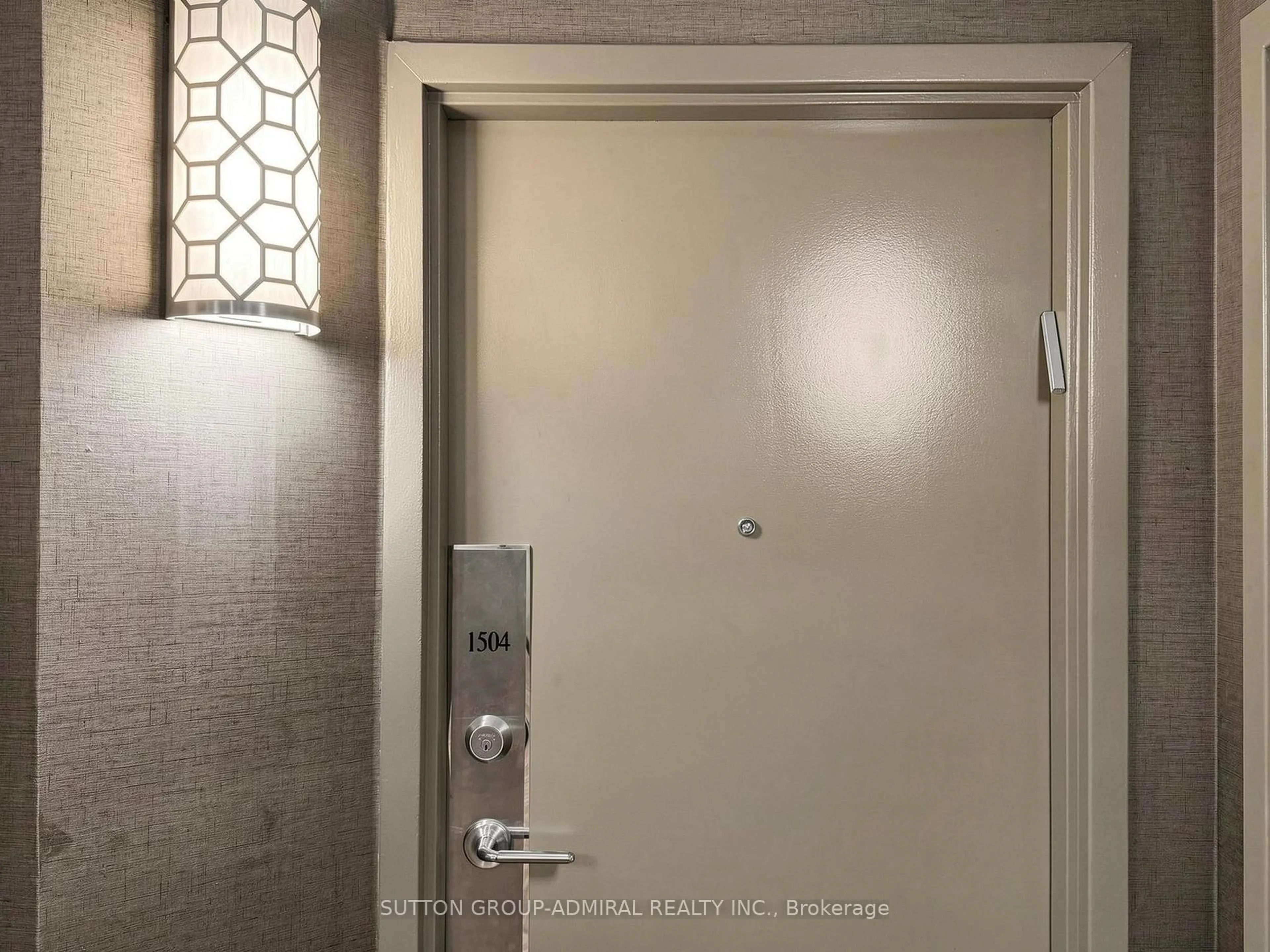 Indoor entryway for 1131 Steeles Ave #1504, Toronto Ontario M2R 3W8