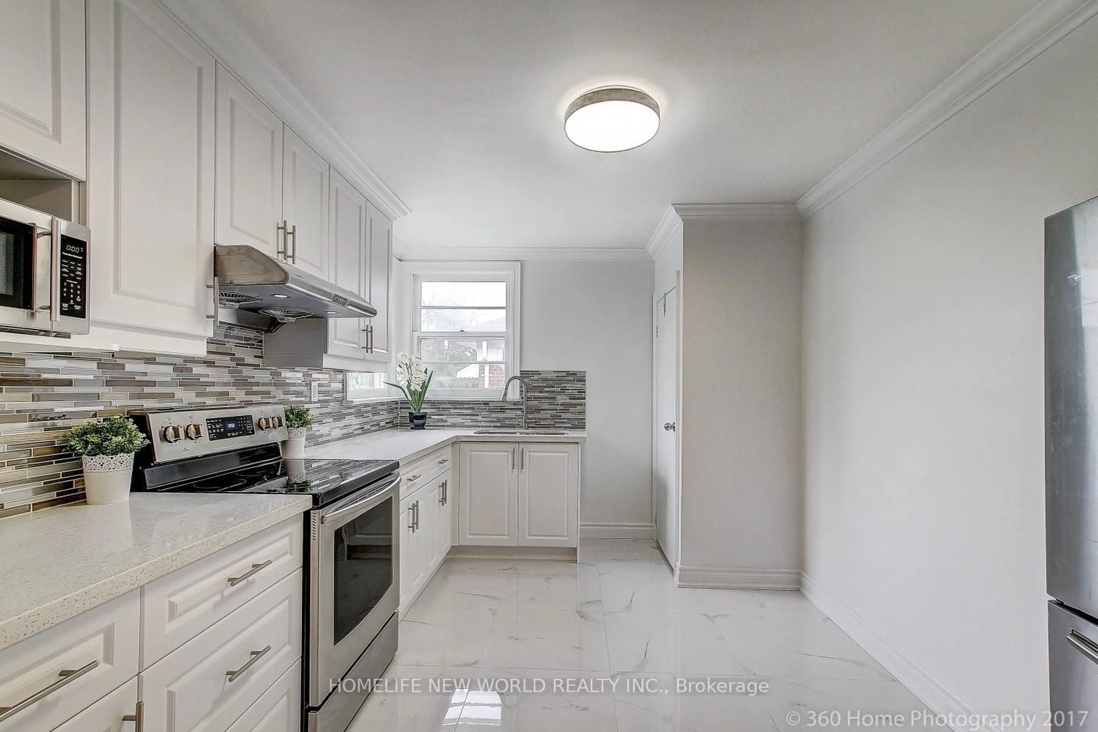 Standard kitchen, ceramic/tile floor for 293 Hendon Ave, Toronto Ontario M2M 1B3