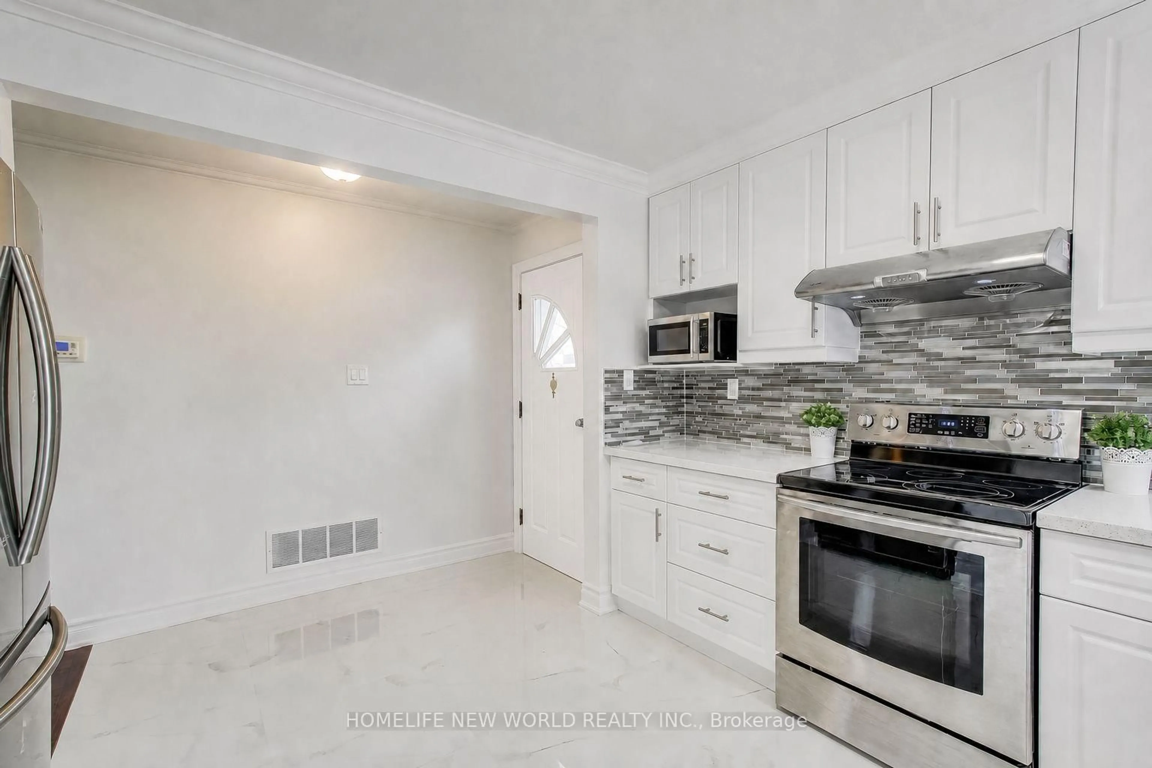 Open concept kitchen, ceramic/tile floor for 293 Hendon Ave, Toronto Ontario M2M 1B3