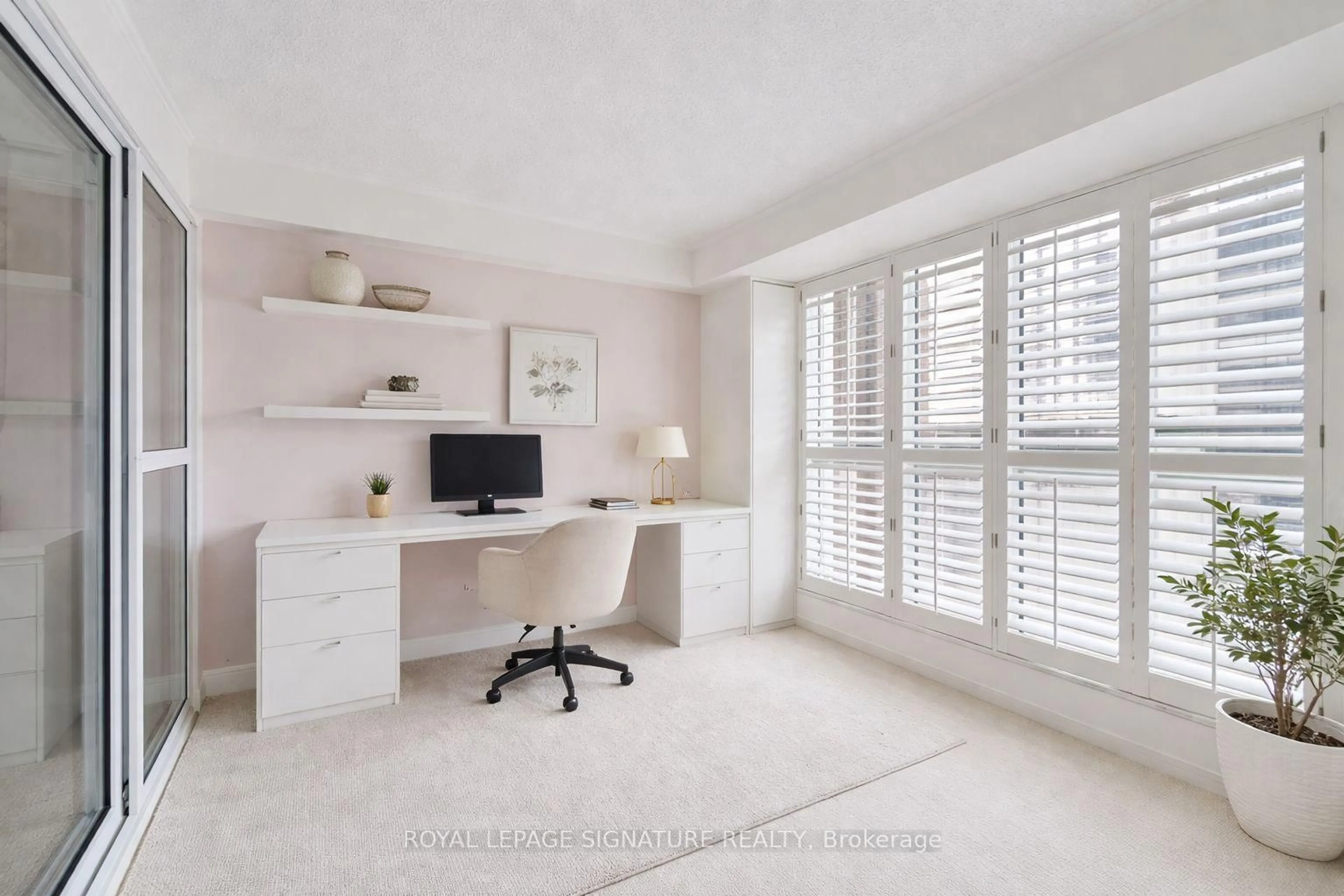 A pic of a room for 18 Hollywood Ave #206, Toronto Ontario M2N 6P5