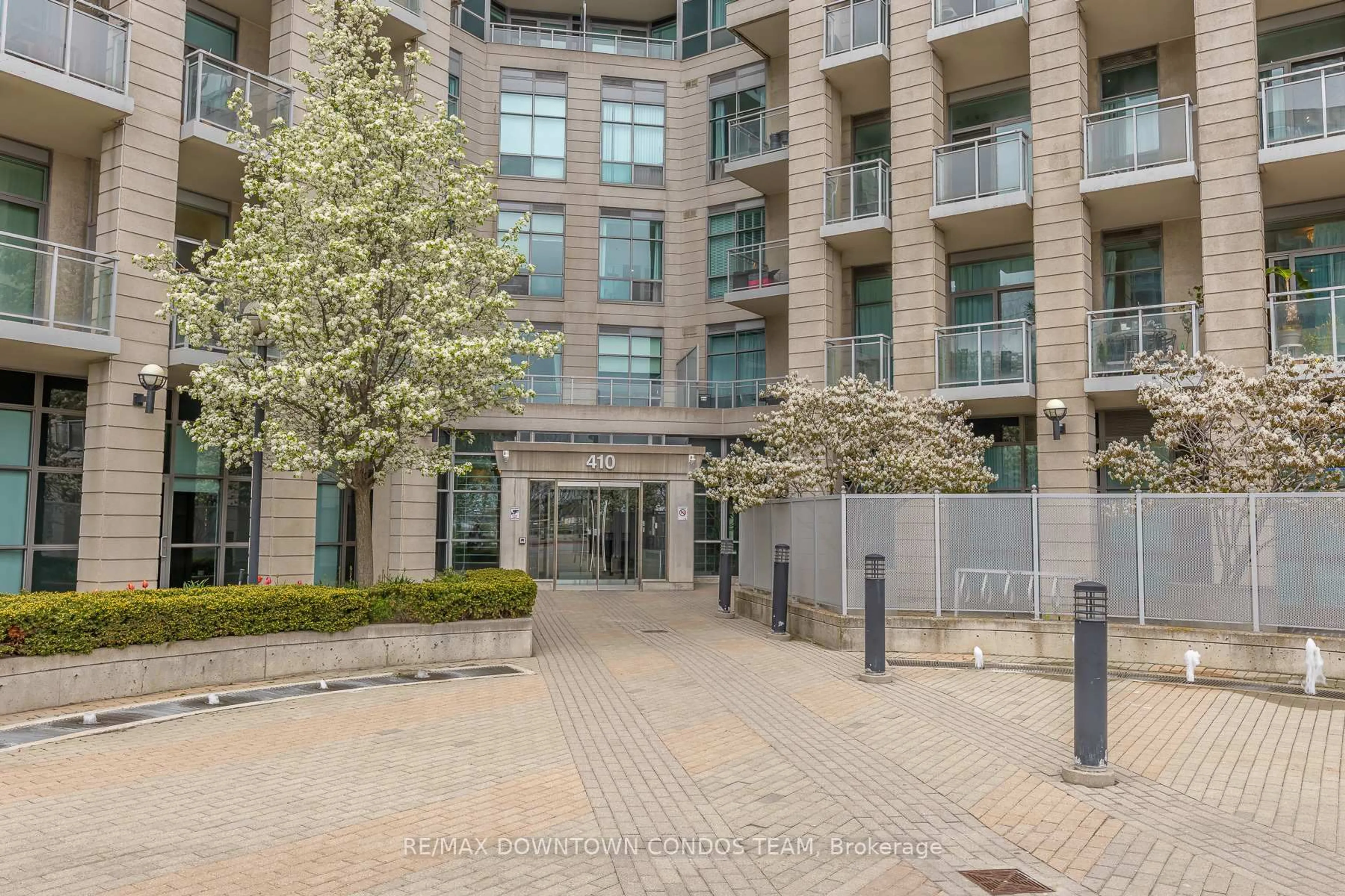 Unknown for 410 Queens Quay #404, Toronto Ontario M5V 3T1