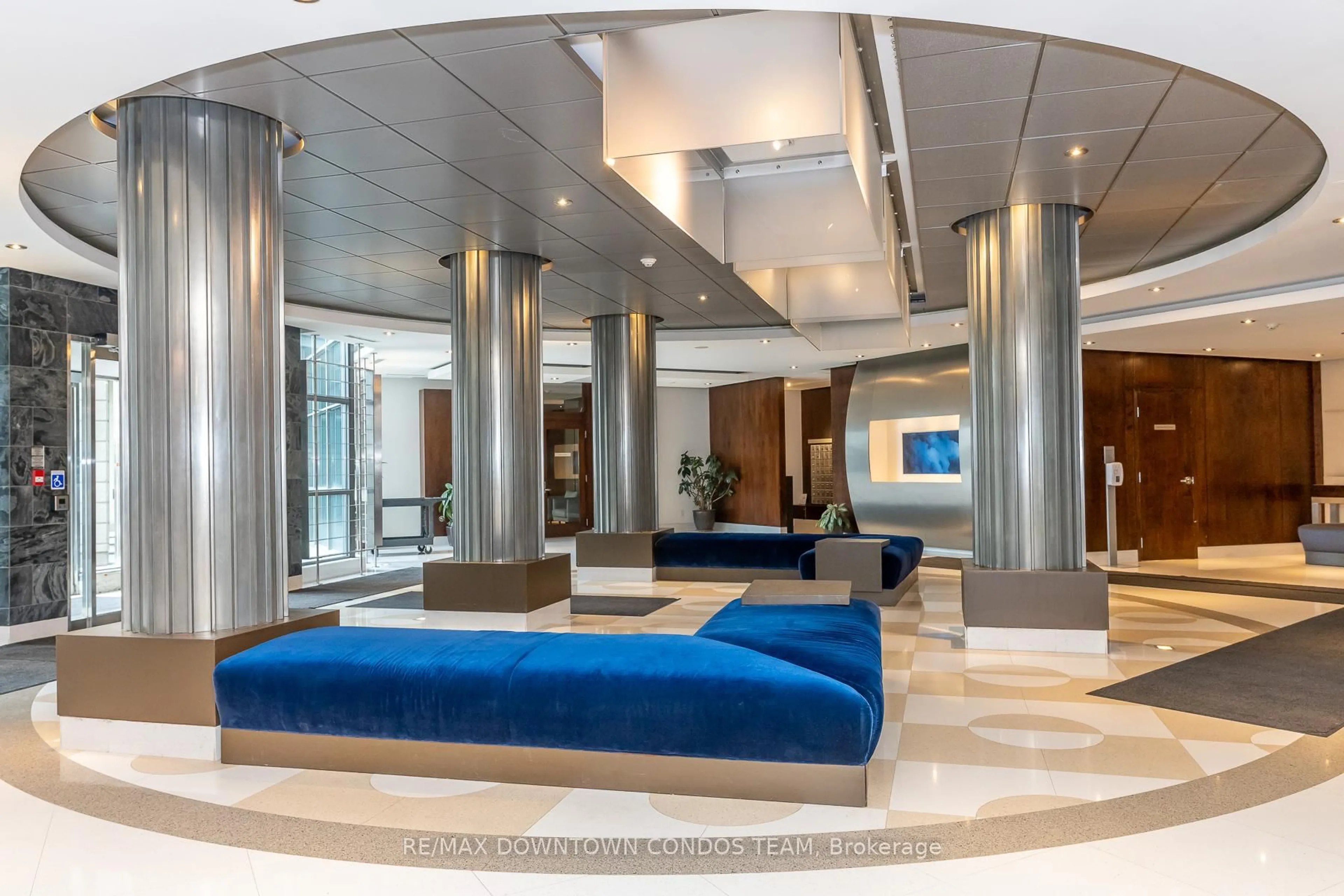 Lobby for 410 Queens Quay #404, Toronto Ontario M5V 3T1