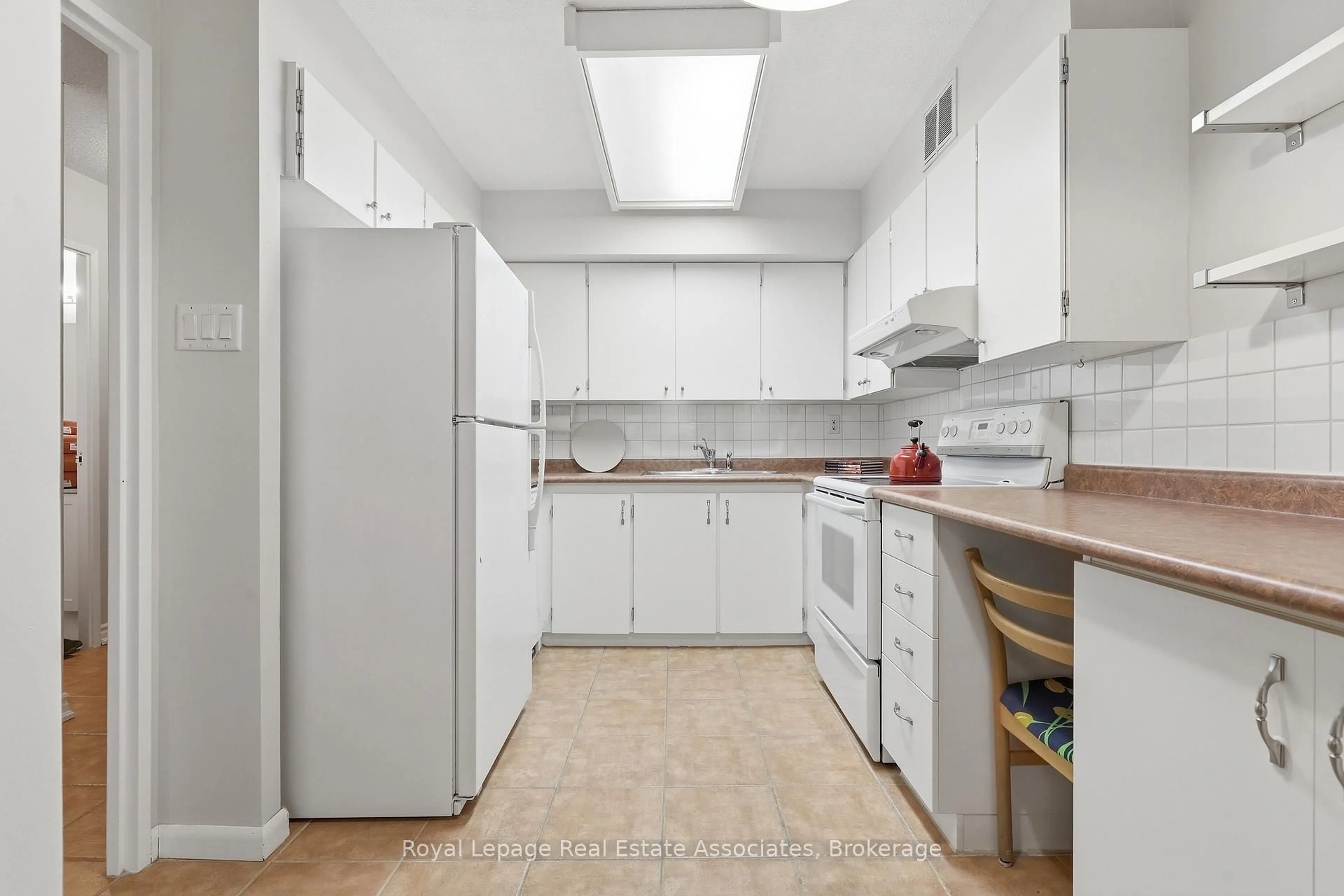 Standard kitchen, unknown for 40 Sylvan Valley Way #116, Toronto Ontario M5M 4M3