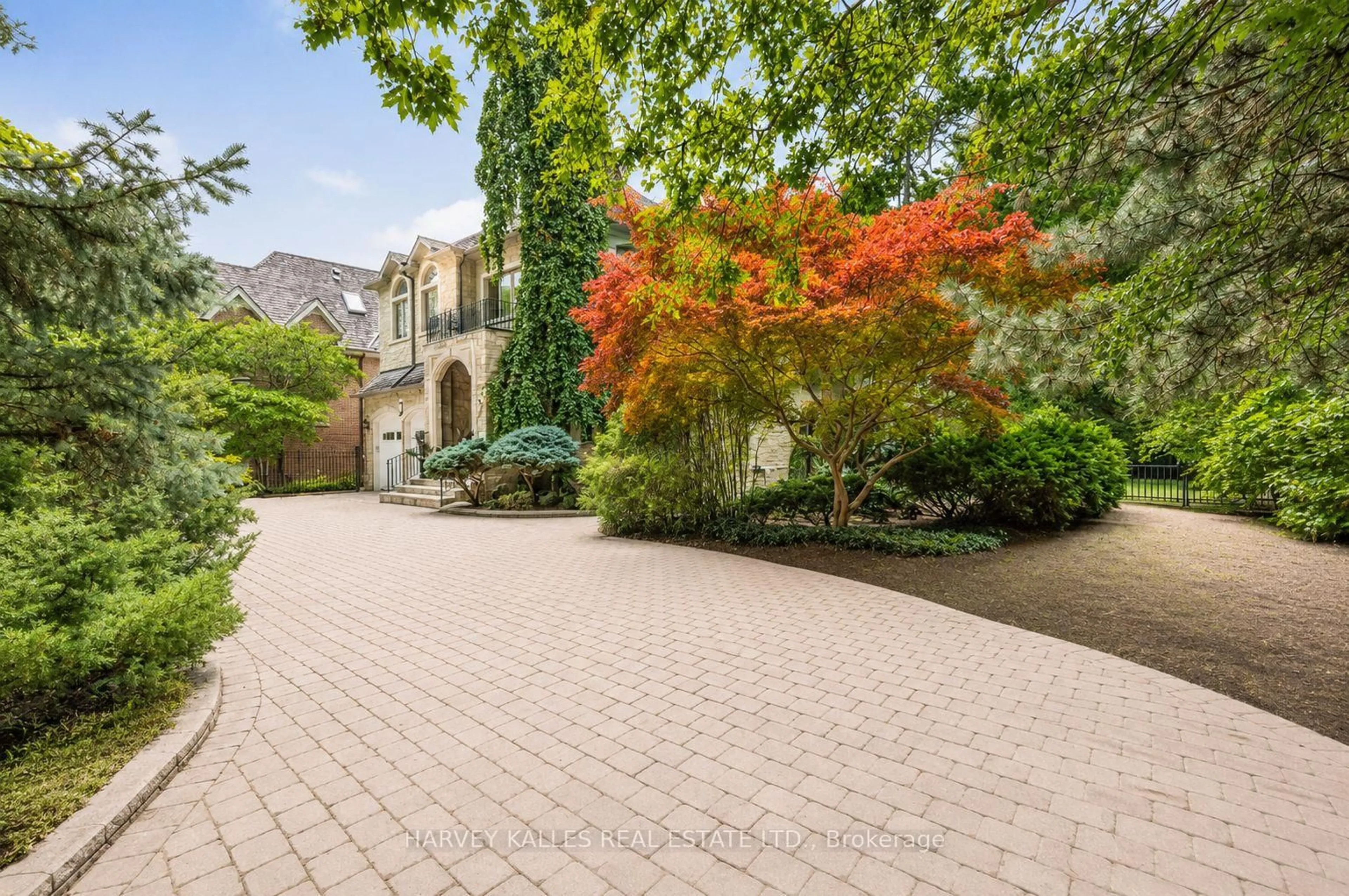 Patio, street for 1 Knightswood Rd, Toronto Ontario M4N 2G9